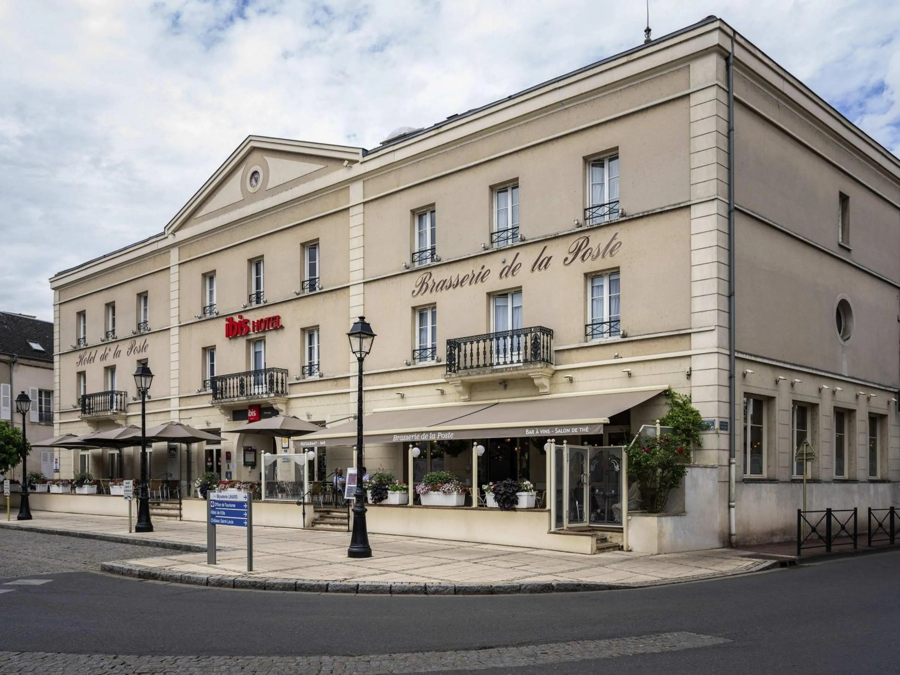 Restaurant/places to eat in ibis Montargis
