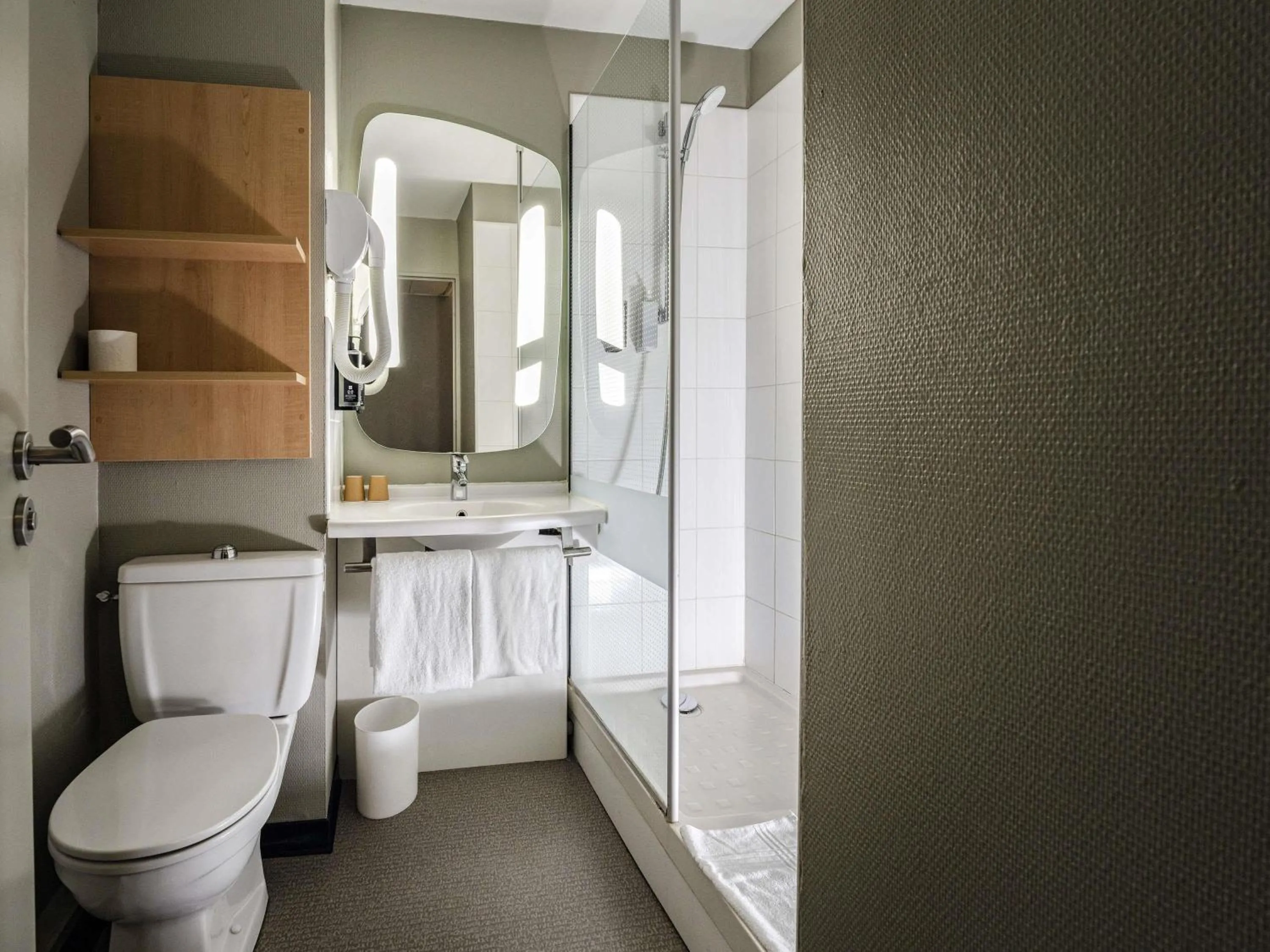 Bedroom in ibis Montargis