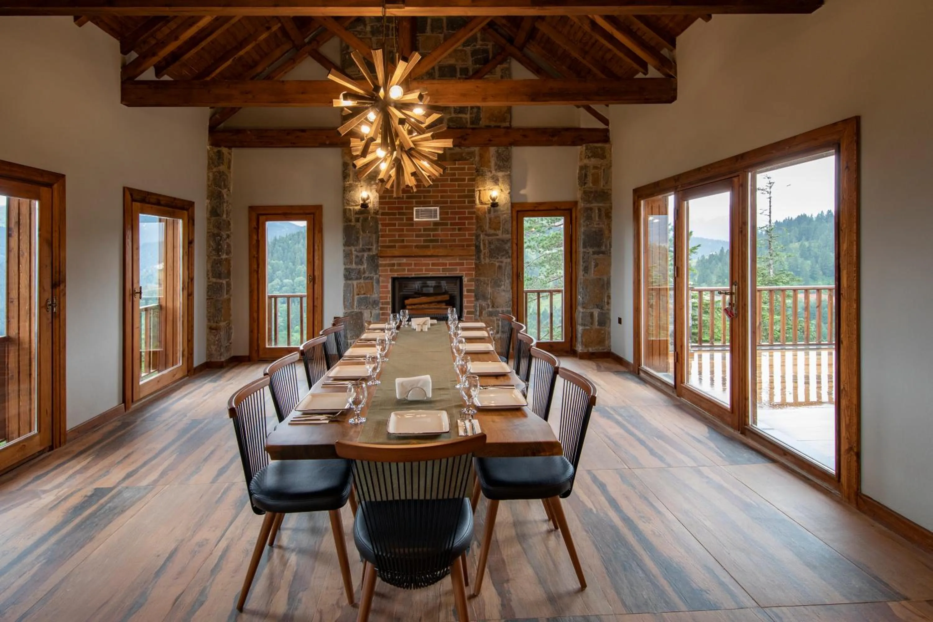 Restaurant/places to eat in Foleya Mountain Resort Hotel & Villas