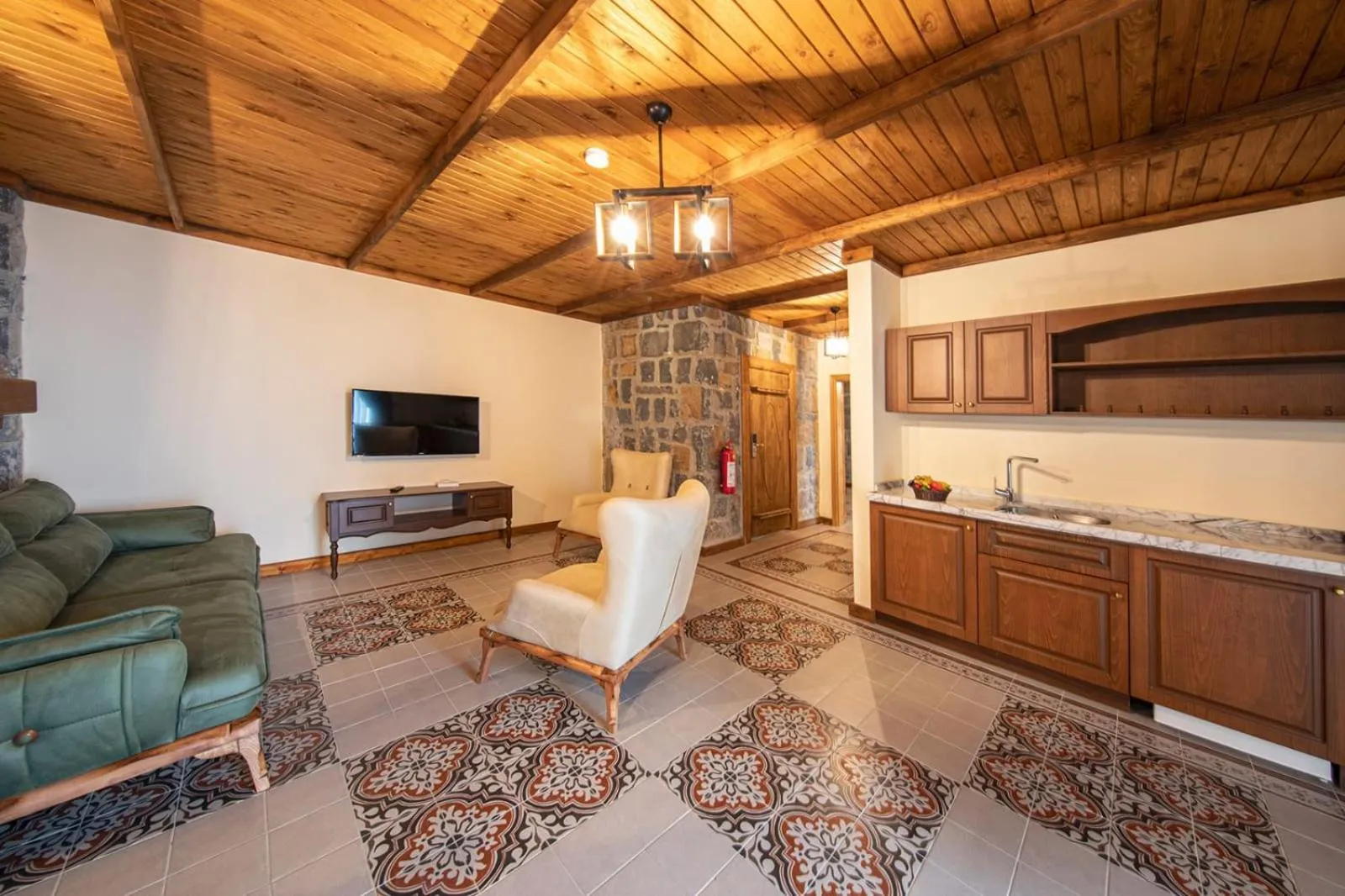 Communal lounge/ TV room in Foleya Mountain Resort Hotel & Villas