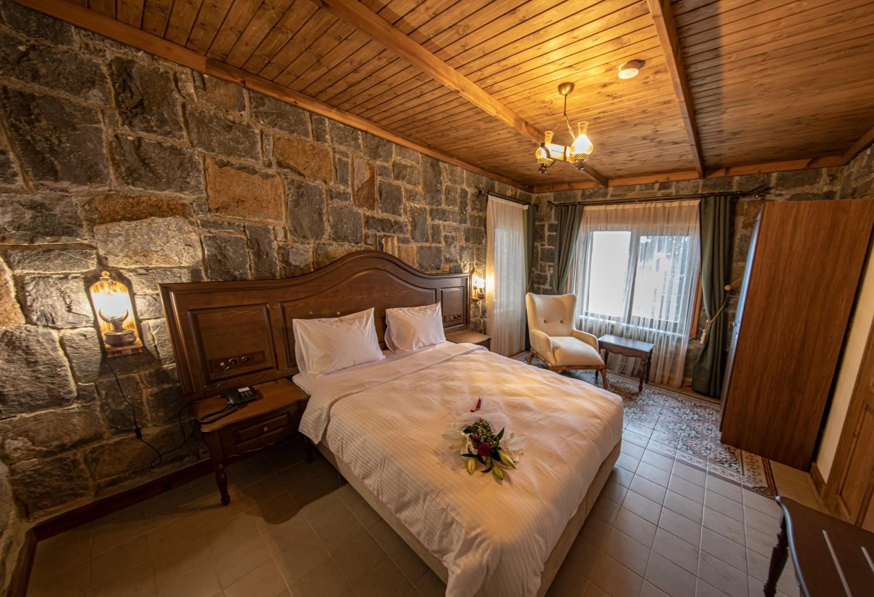 Photo of the whole room, Bed in Foleya Mountain Resort Hotel & Villas