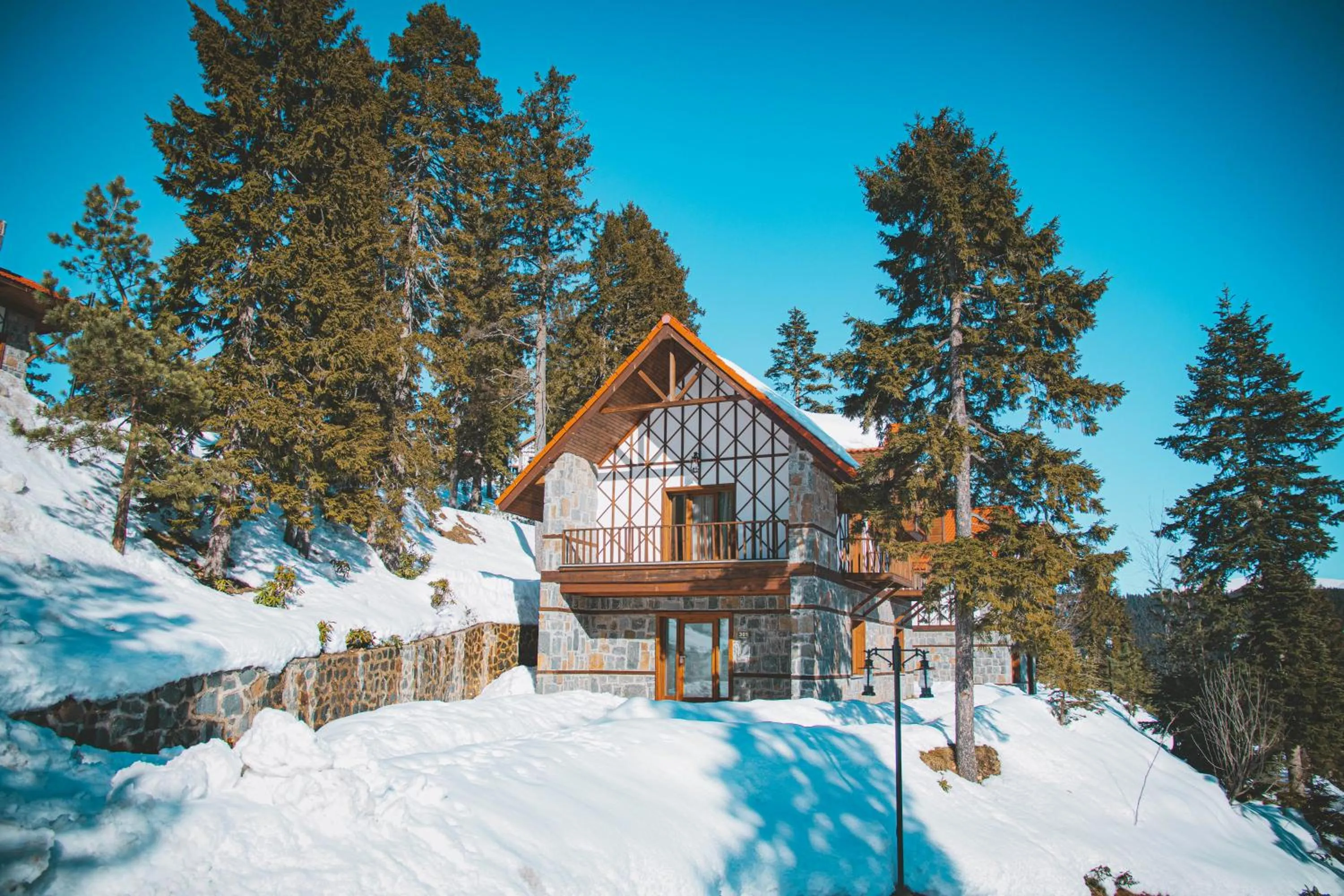 Winter in Foleya Mountain Resort Hotel & Villas
