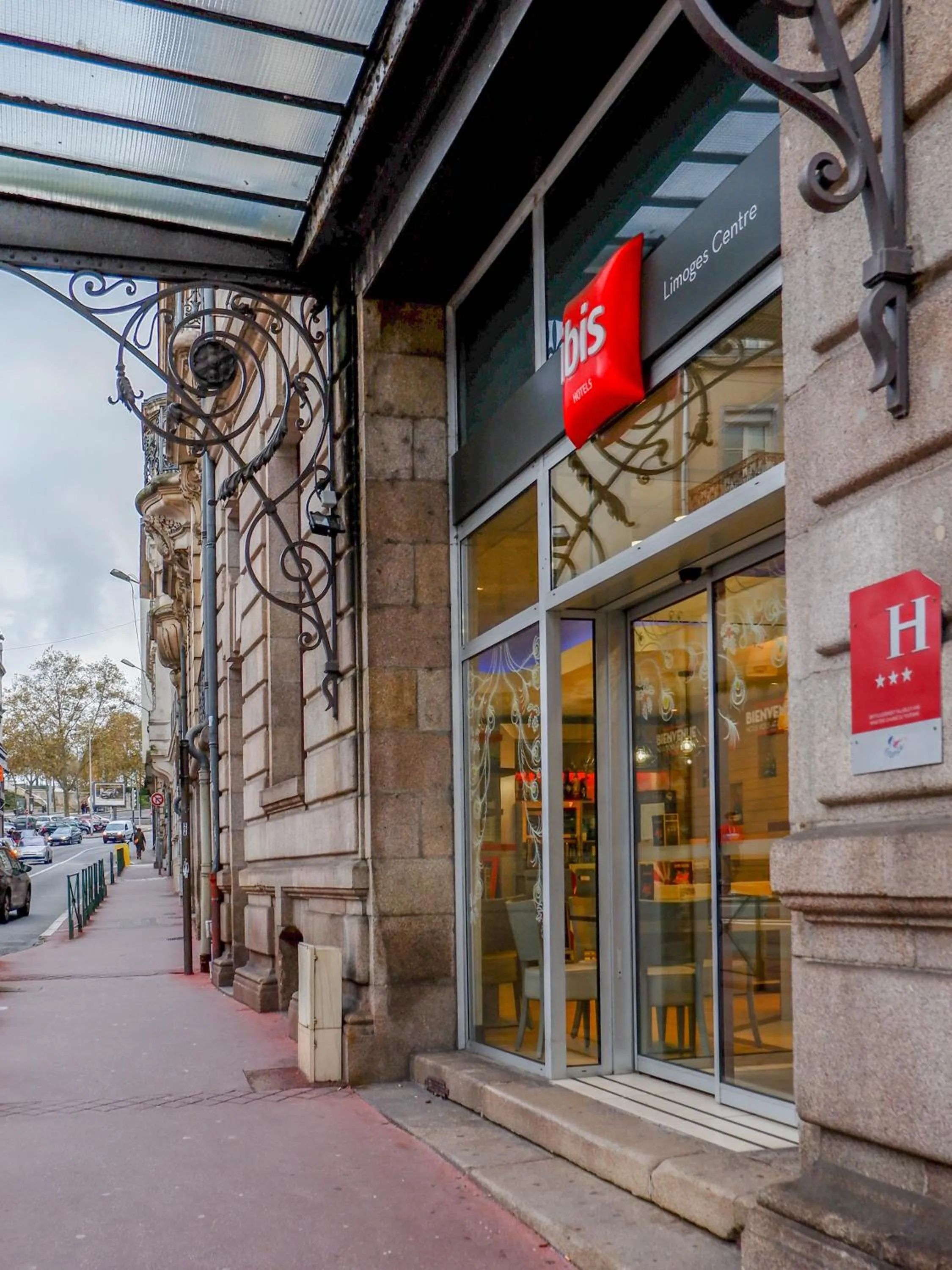 Facade/entrance in ibis Limoges Centre