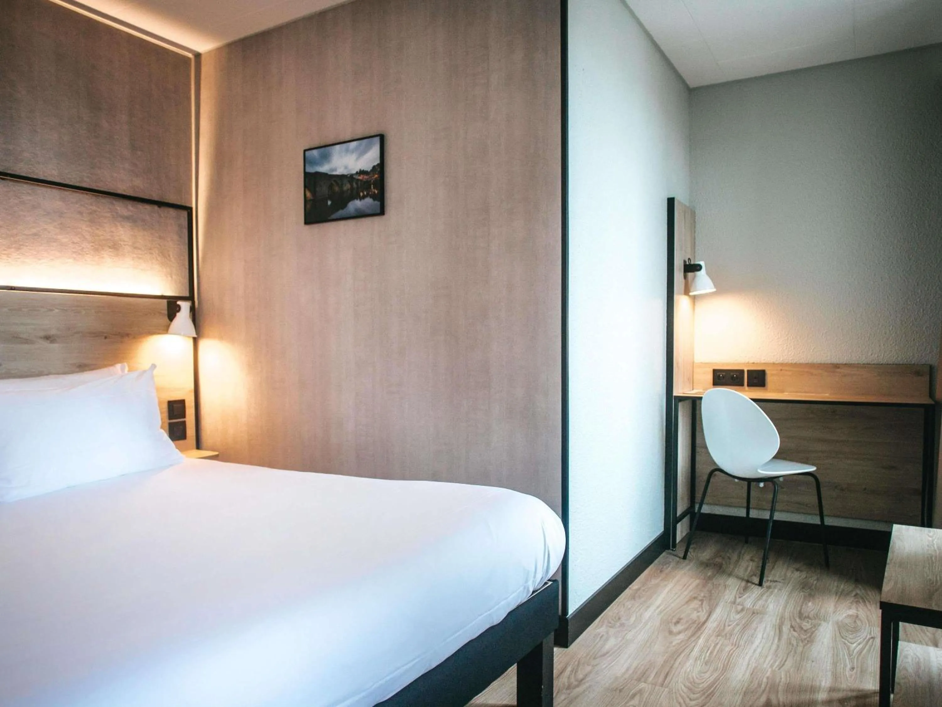 Bedroom, Bed in ibis Limoges Centre