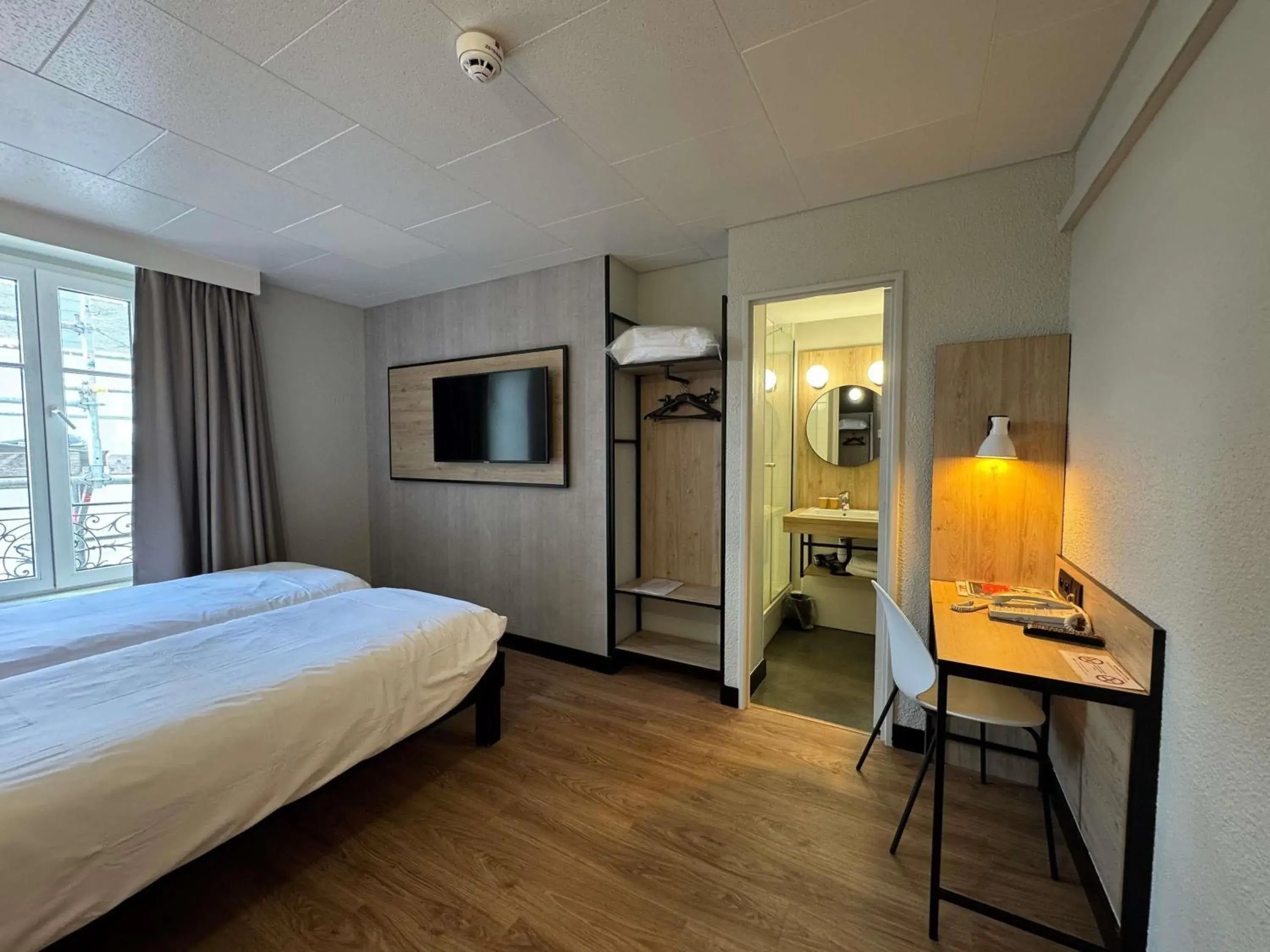 Standard Twin Room in ibis Limoges Centre Standard Twin Room in ibis Limoges Centre