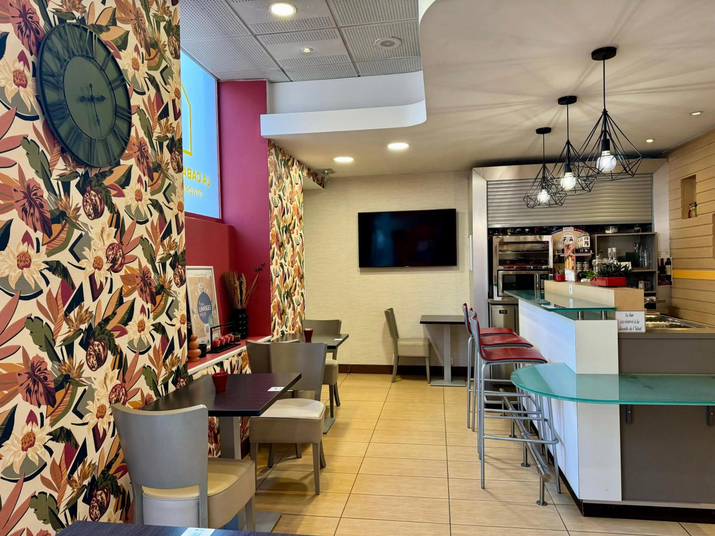 Lounge or bar in ibis Limoges Centre