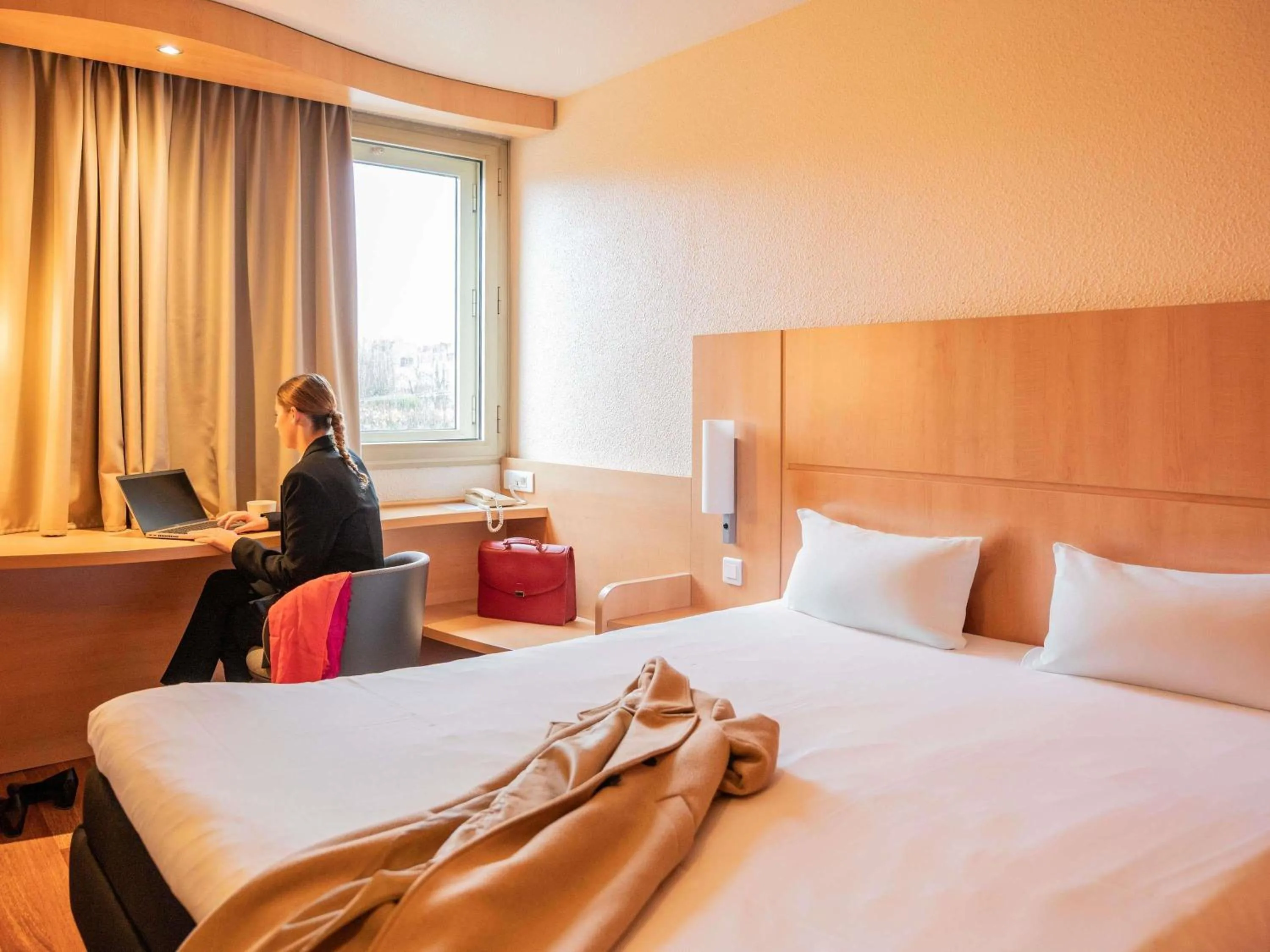 Bedroom, Bed in ibis Nantes Centre Gare Sud