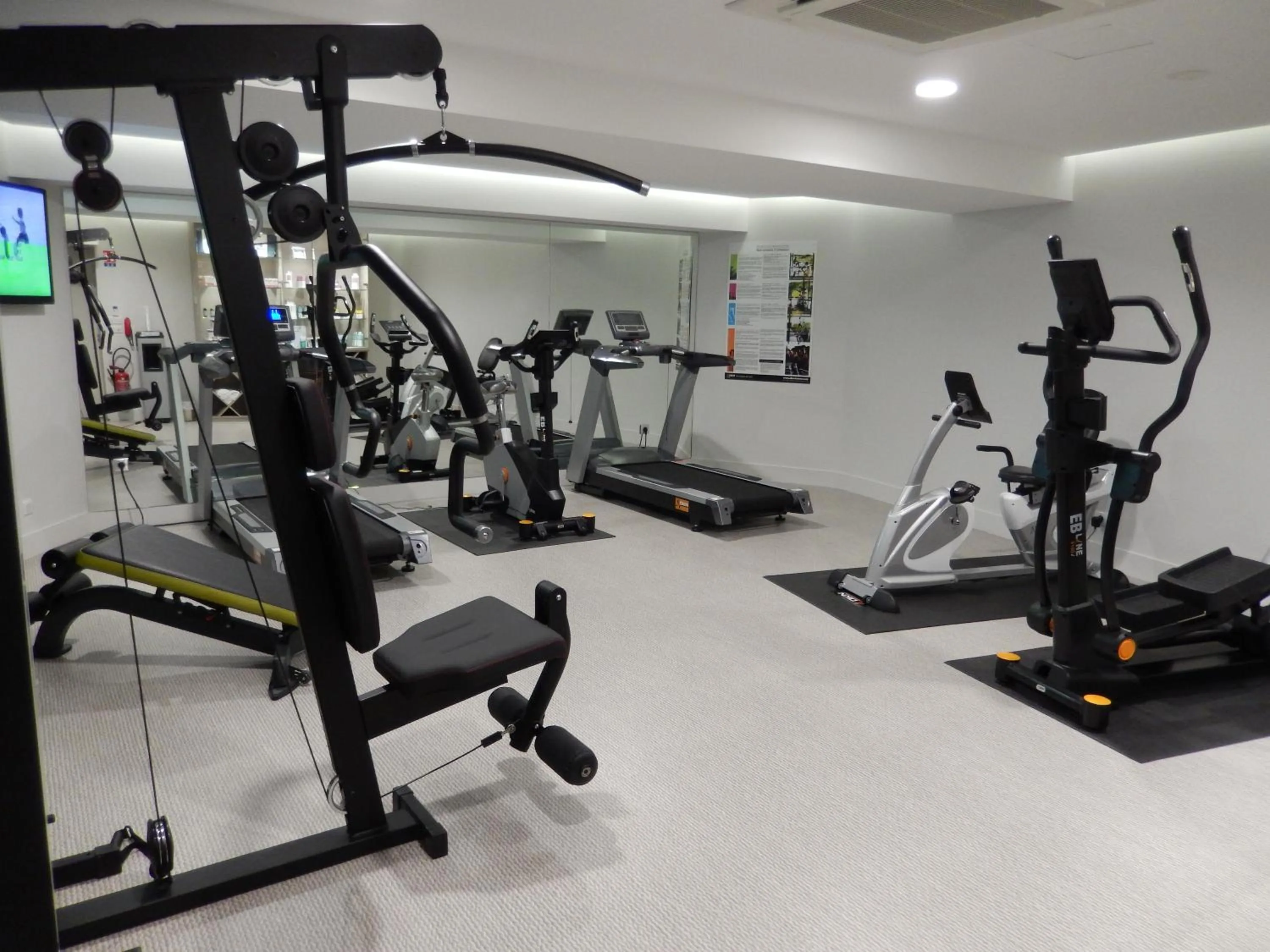Fitness centre/facilities in ibis Styles La Rochelle Centre Vieux Port