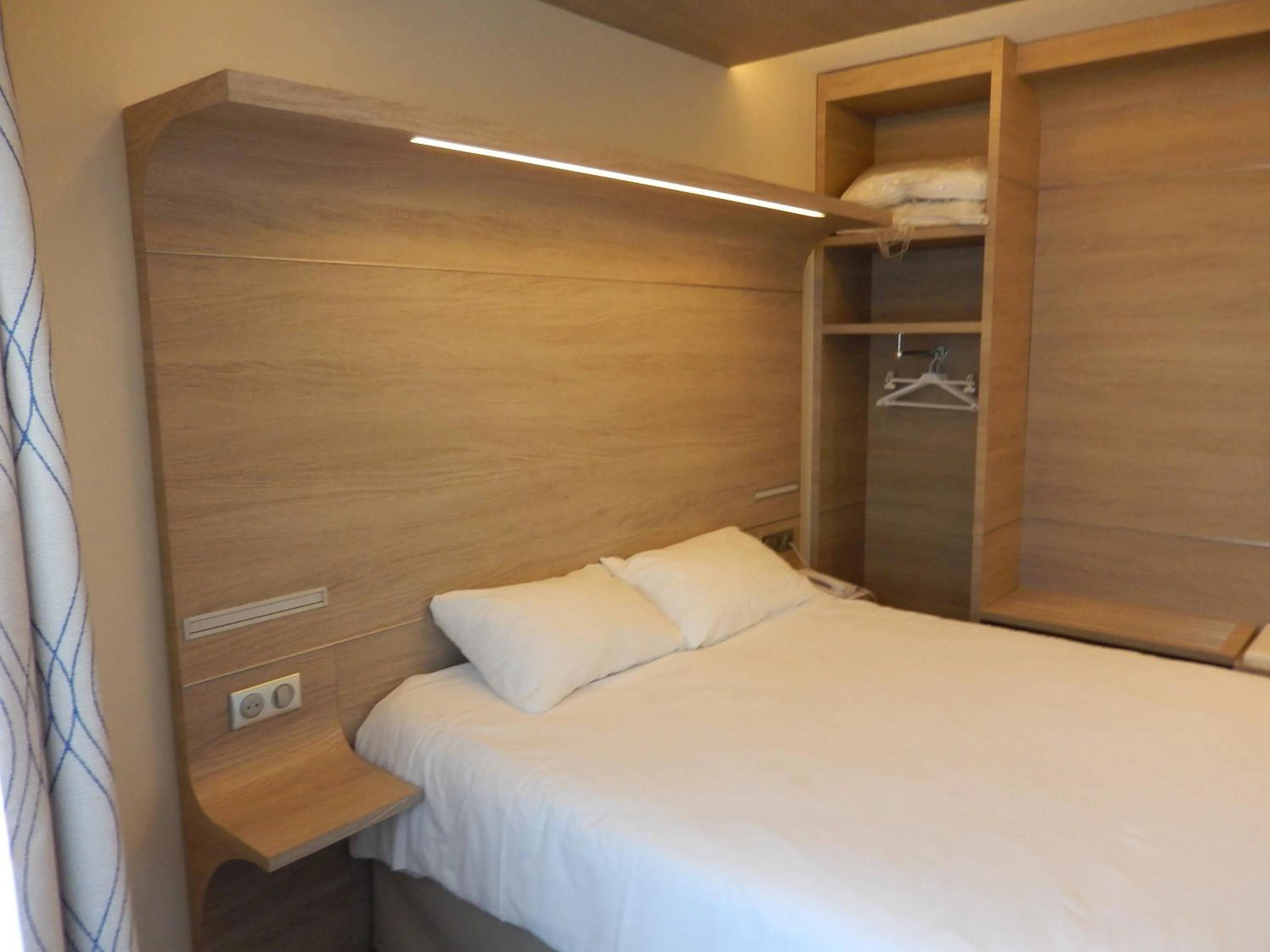 Bed in ibis Styles La Rochelle Centre Vieux Port