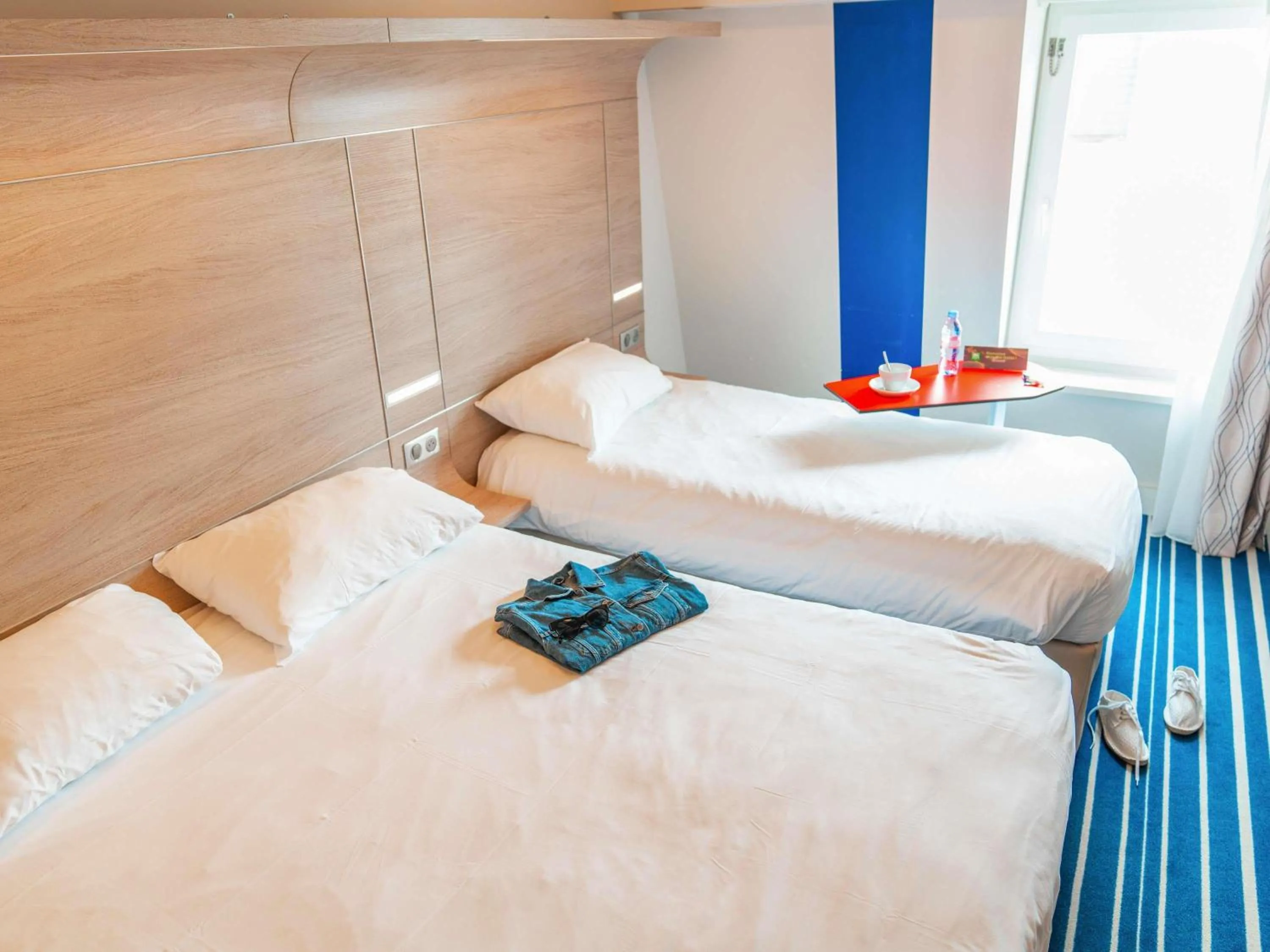 Bedroom, Bed in ibis Styles La Rochelle Centre Vieux Port