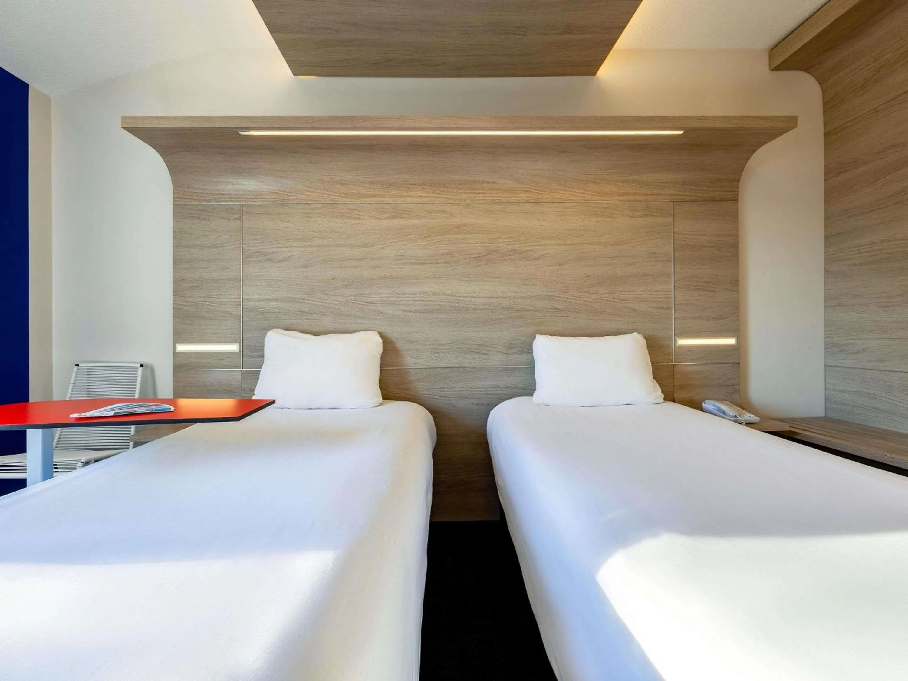 Bedroom, Bed in ibis Styles La Rochelle Centre Vieux Port