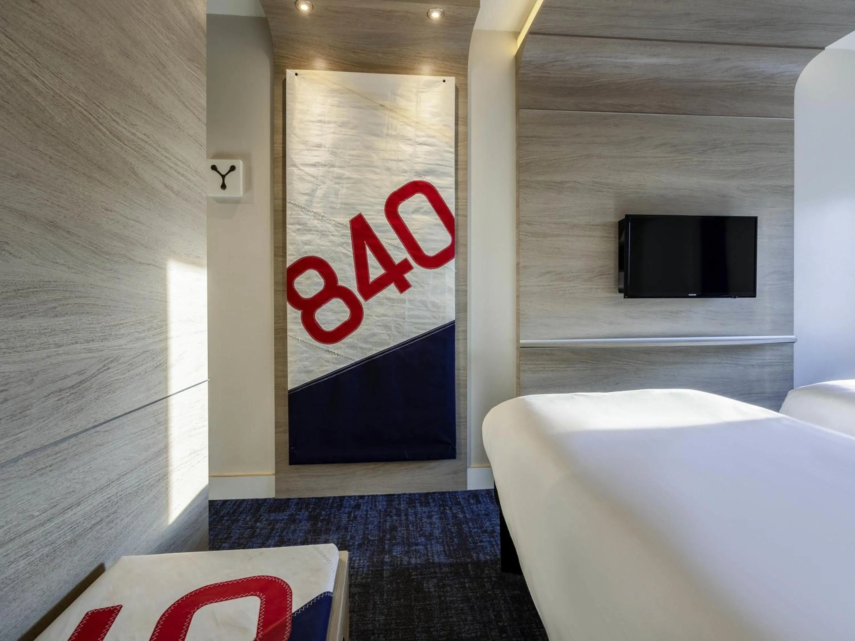 Bedroom, Bed in ibis Styles La Rochelle Centre Vieux Port