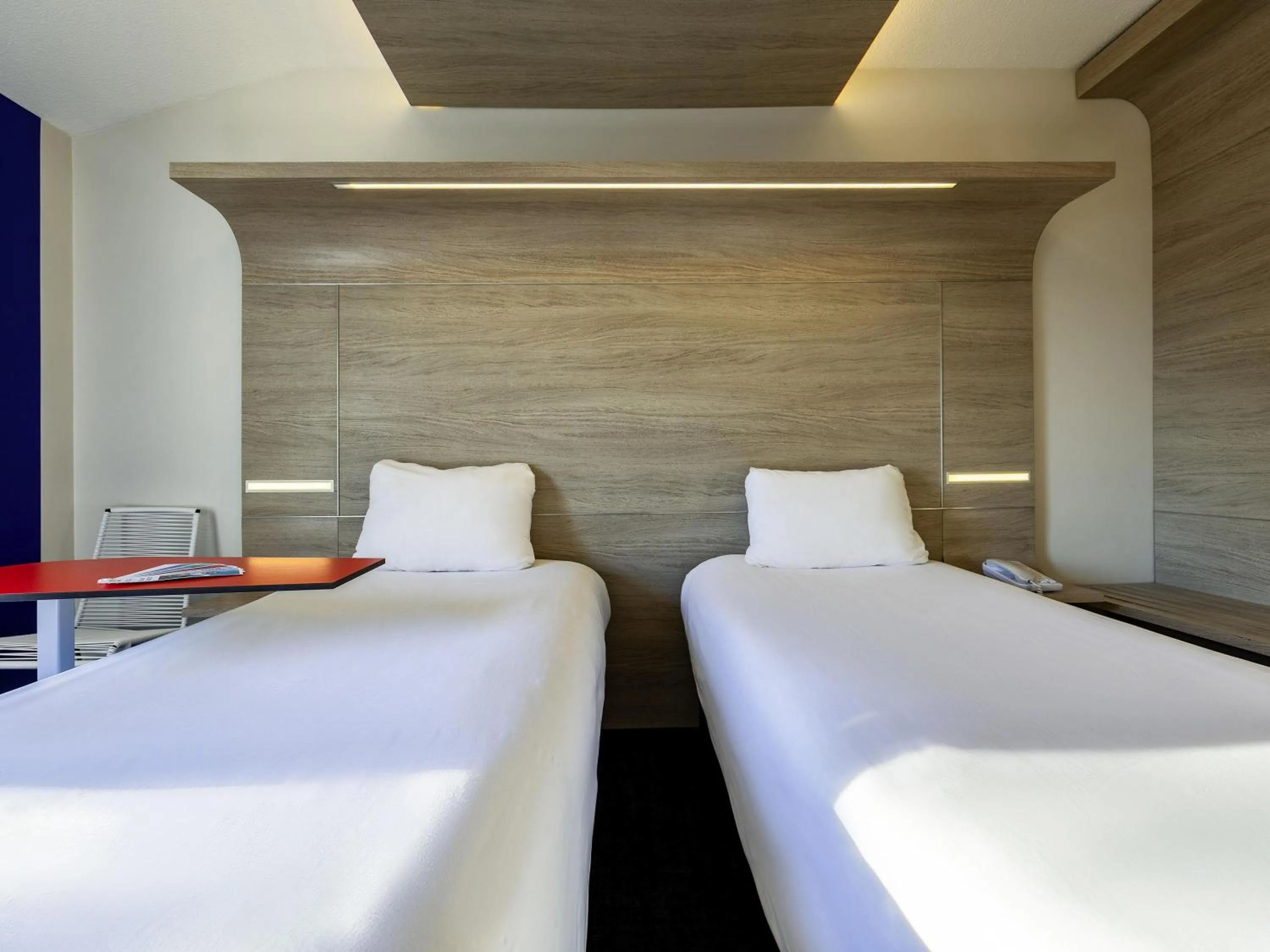 Bedroom, Bed in ibis Styles La Rochelle Centre Vieux Port