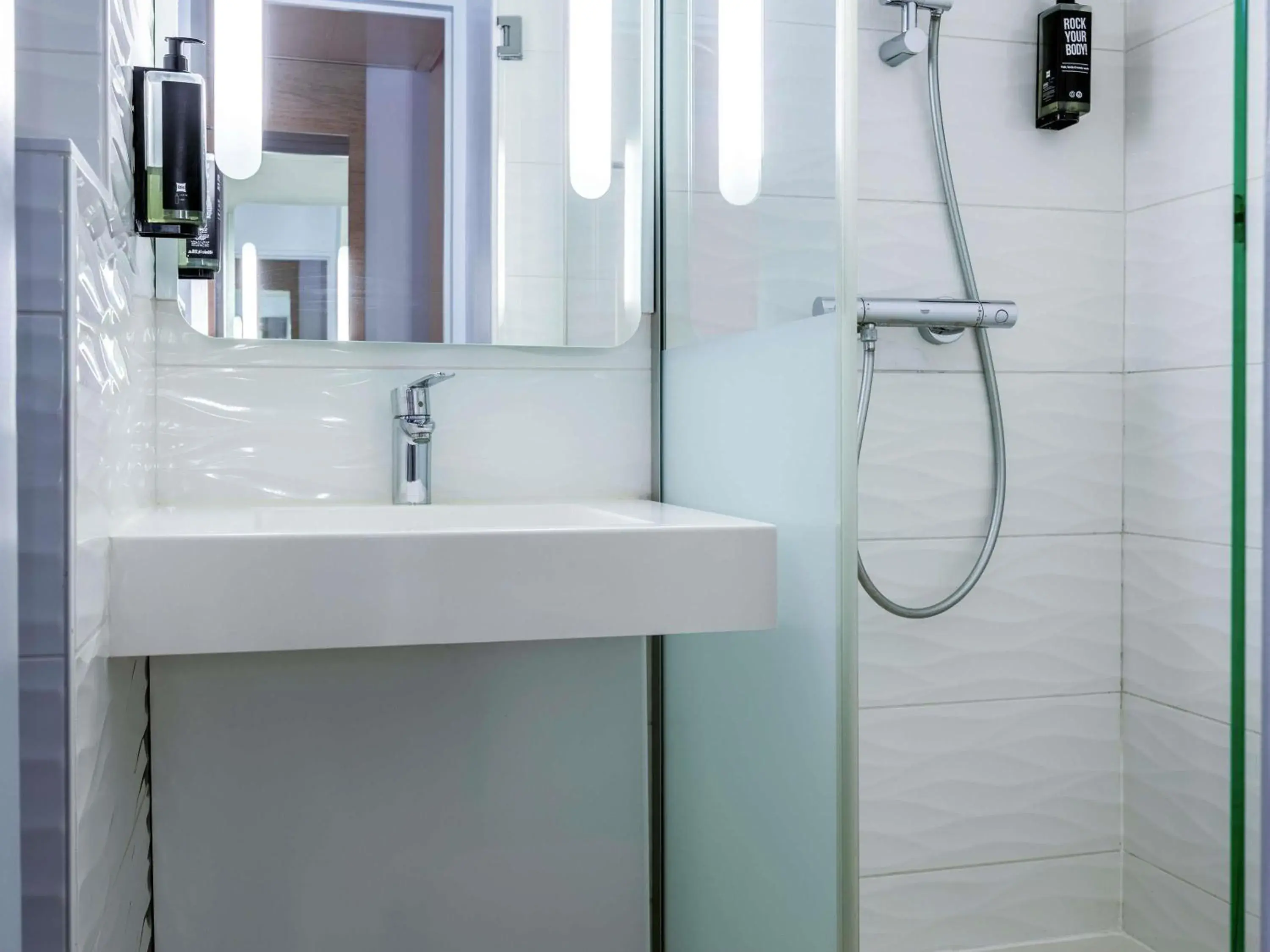 Standard Triple Room in ibis Styles La Rochelle Centre Vieux Port Standard Triple Room in ibis Styles La Rochelle Centre Vieux Port