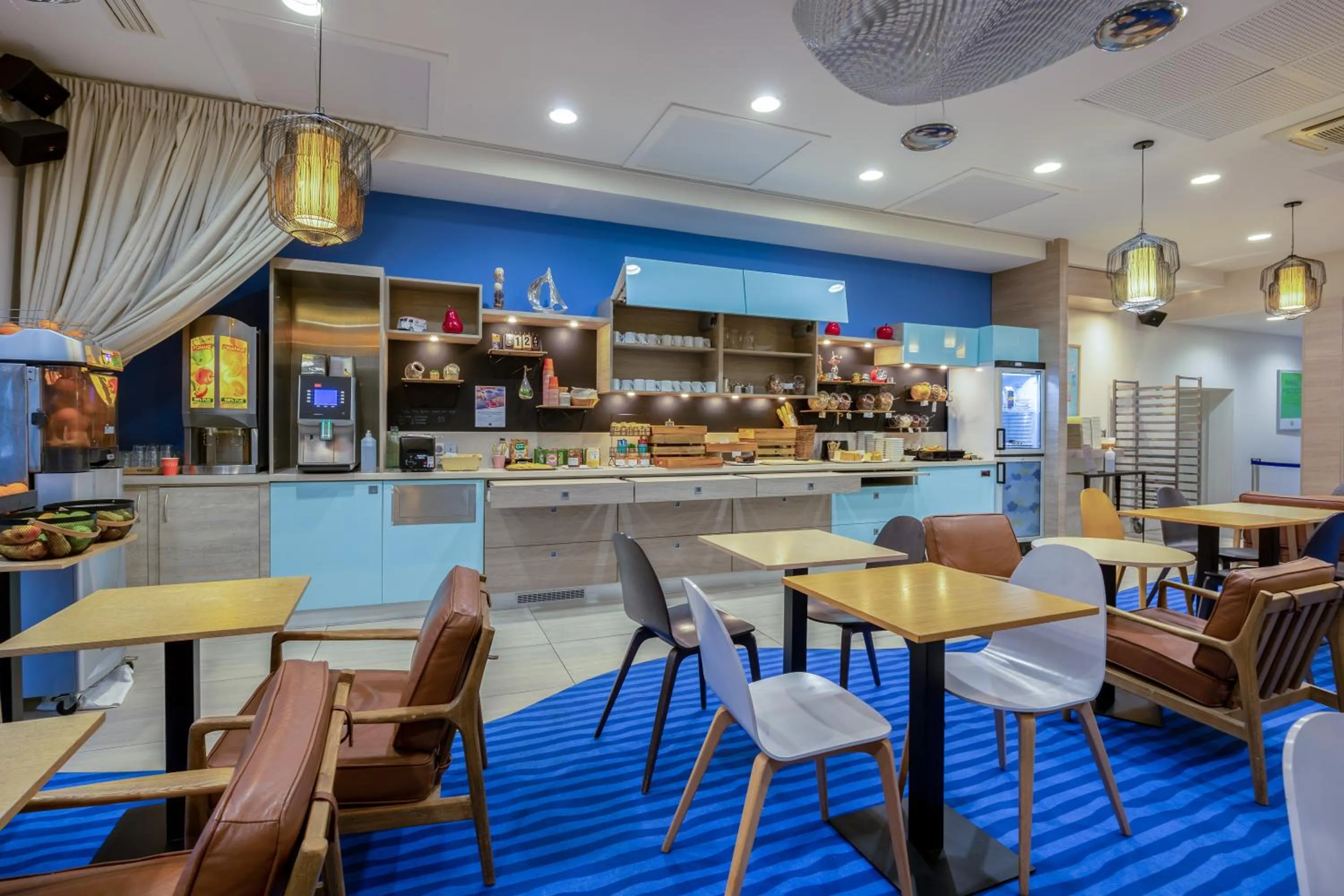 Restaurant/places to eat in ibis Styles La Rochelle Centre Vieux Port