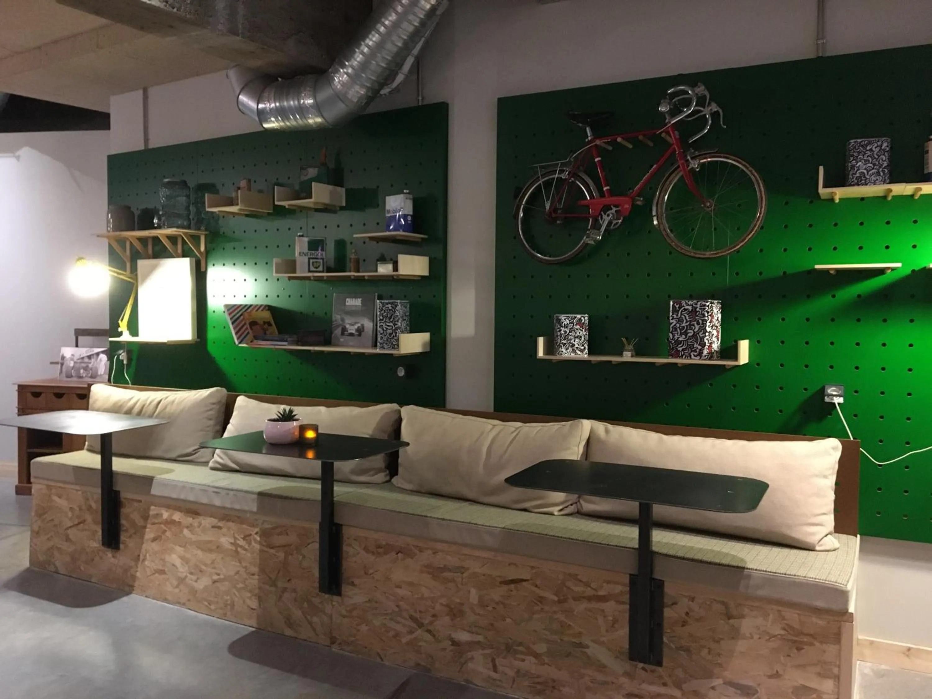 Communal lounge/ TV room in The Originals City Hotel Artyster Clermont Ferrand