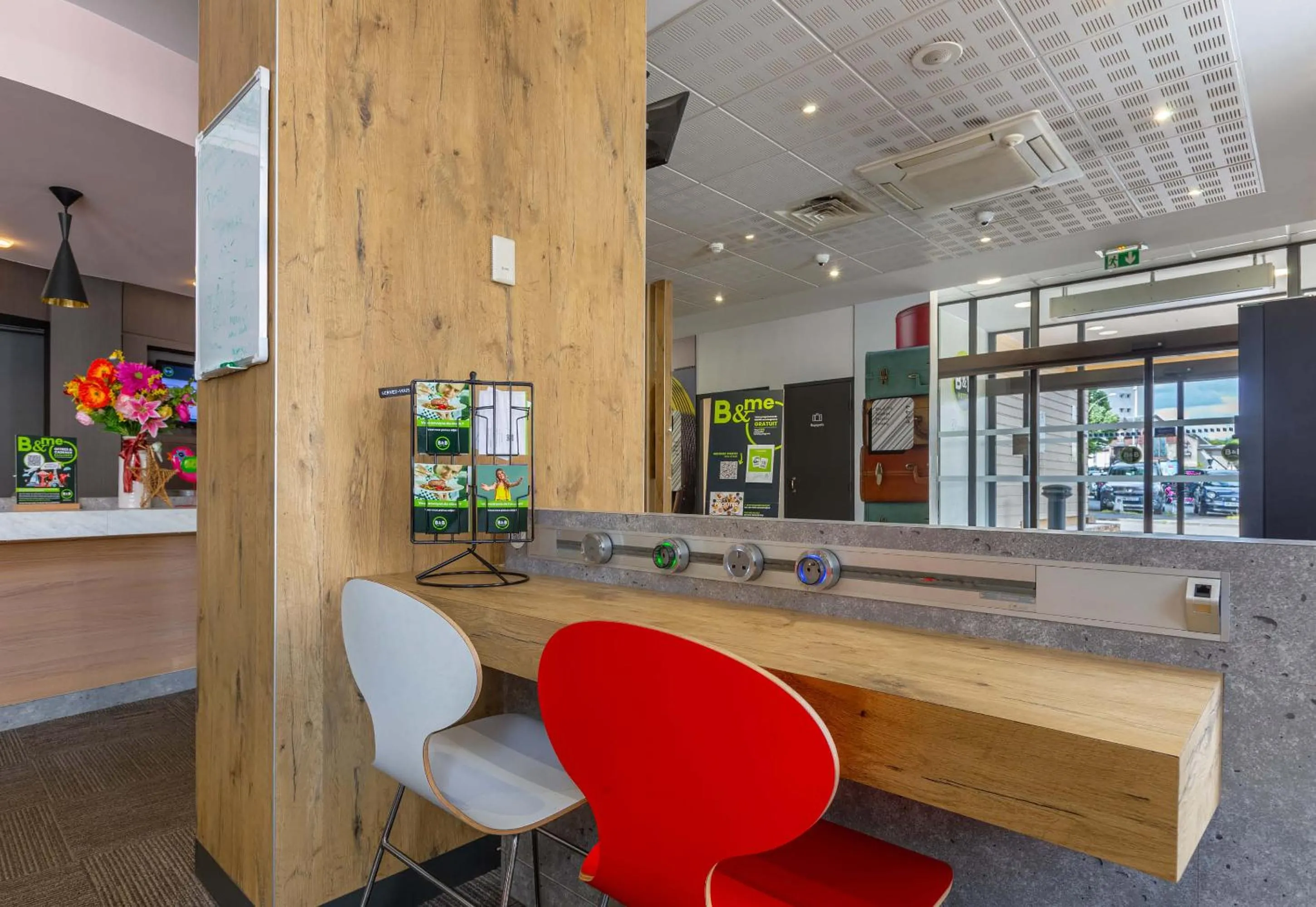 Restaurant/places to eat in B&B HOTEL Chartres Centre Cathédrale 3 étoiles