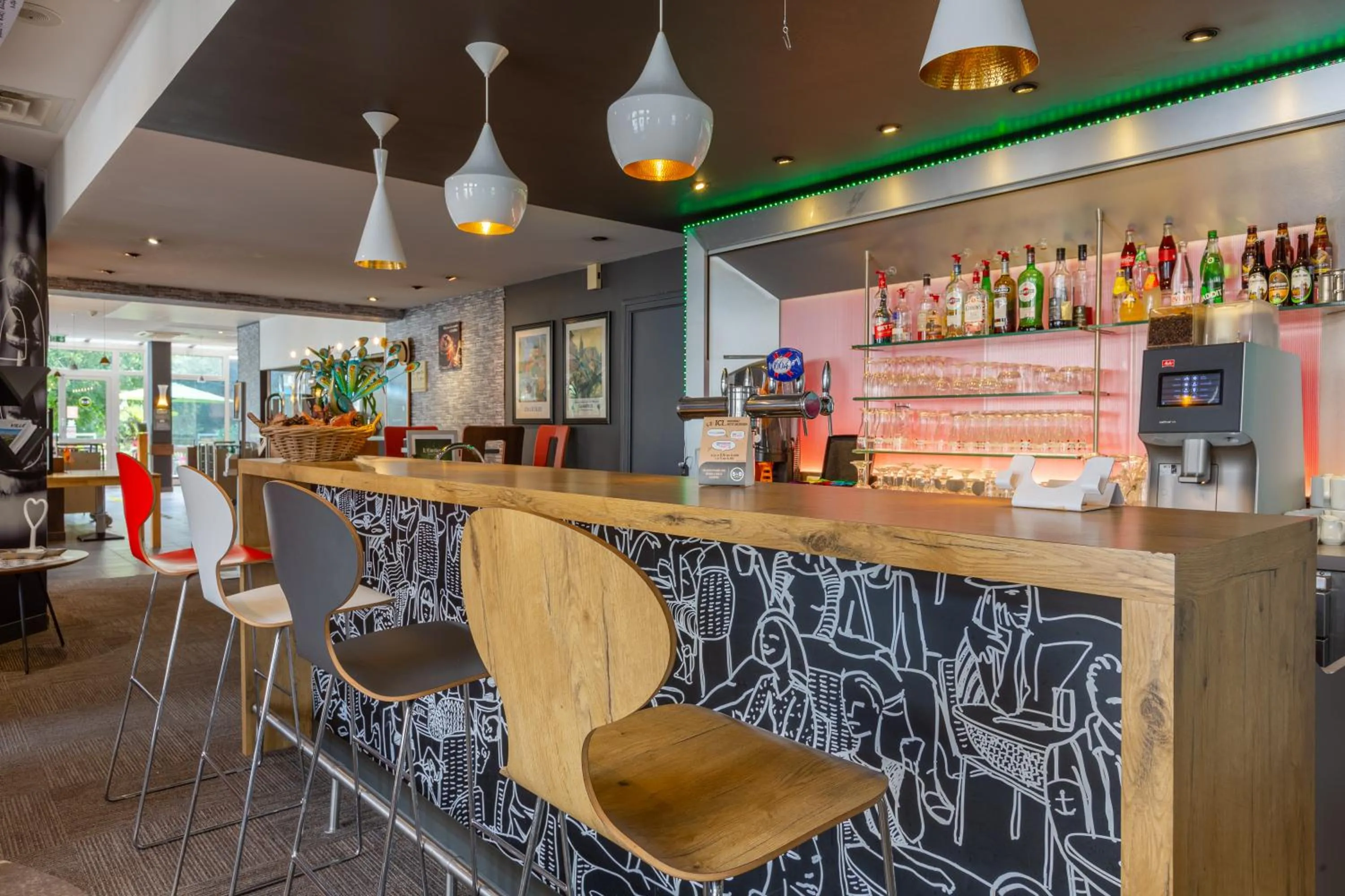 Living room in B&B HOTEL Chartres Centre Cathédrale 3 étoiles
