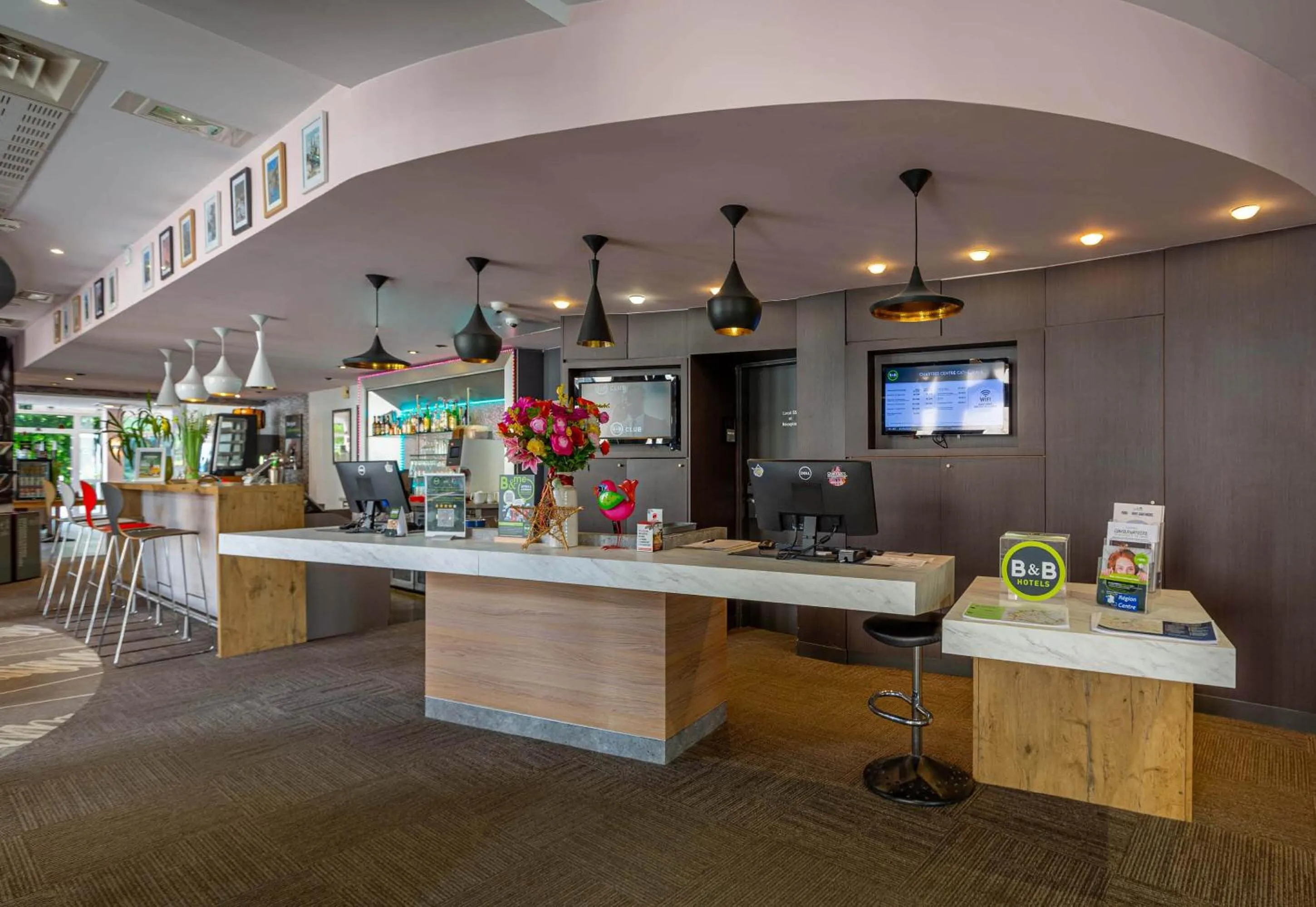 Lobby or reception in B&B HOTEL Chartres Centre Cathédrale 3 étoiles