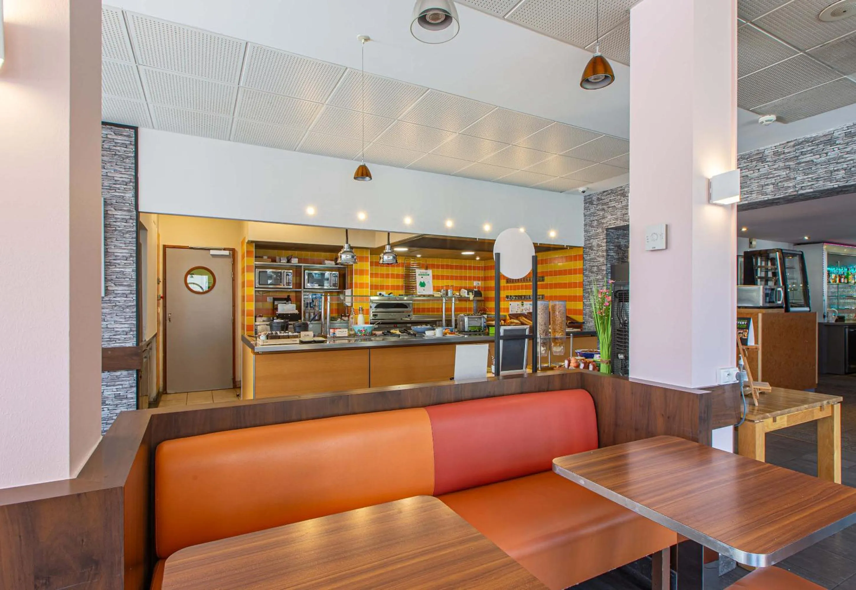 Restaurant/places to eat in B&B HOTEL Chartres Centre Cathédrale 3 étoiles