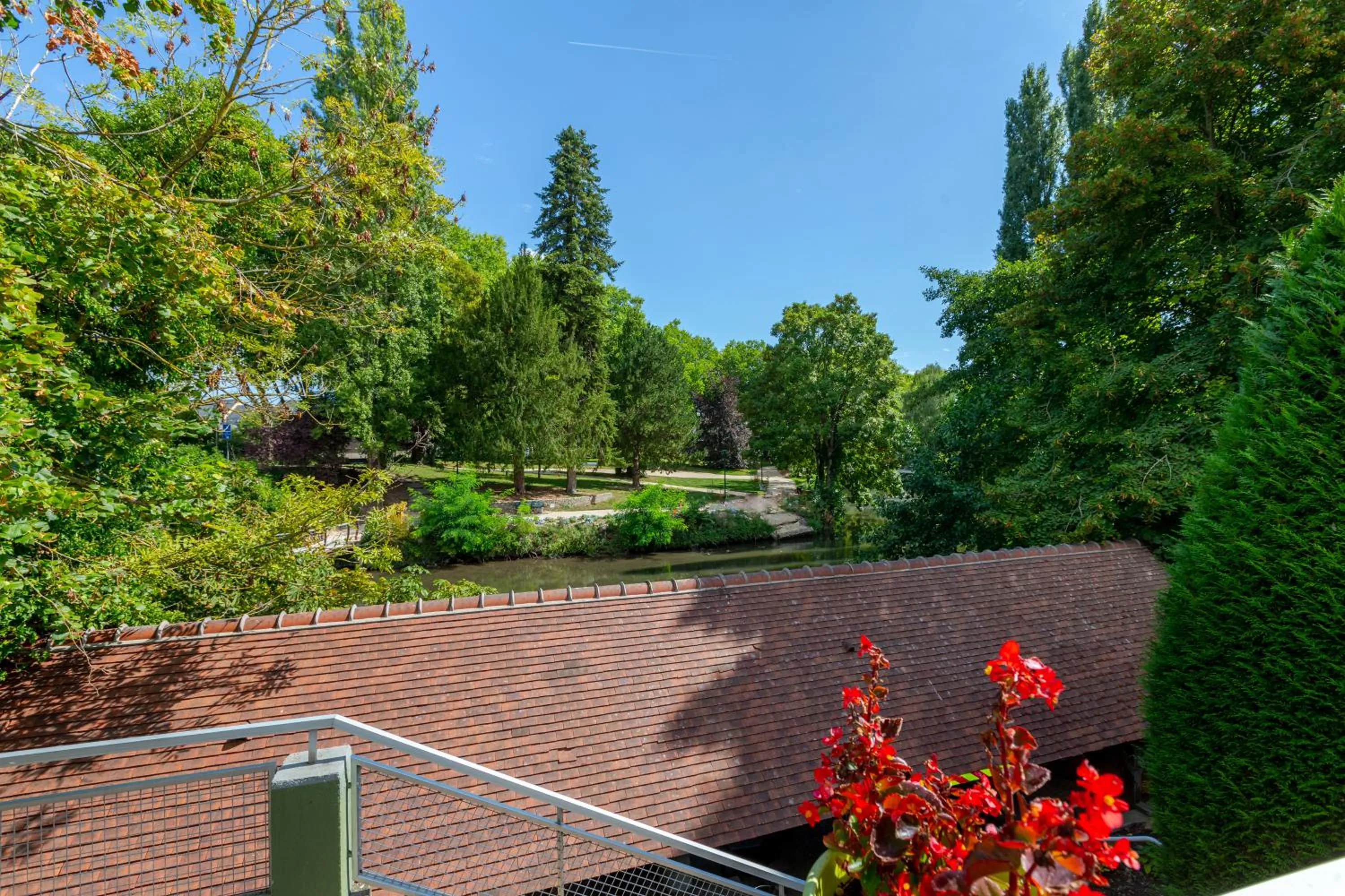 Patio in B&B HOTEL Chartres Centre Cathédrale 3 étoiles
