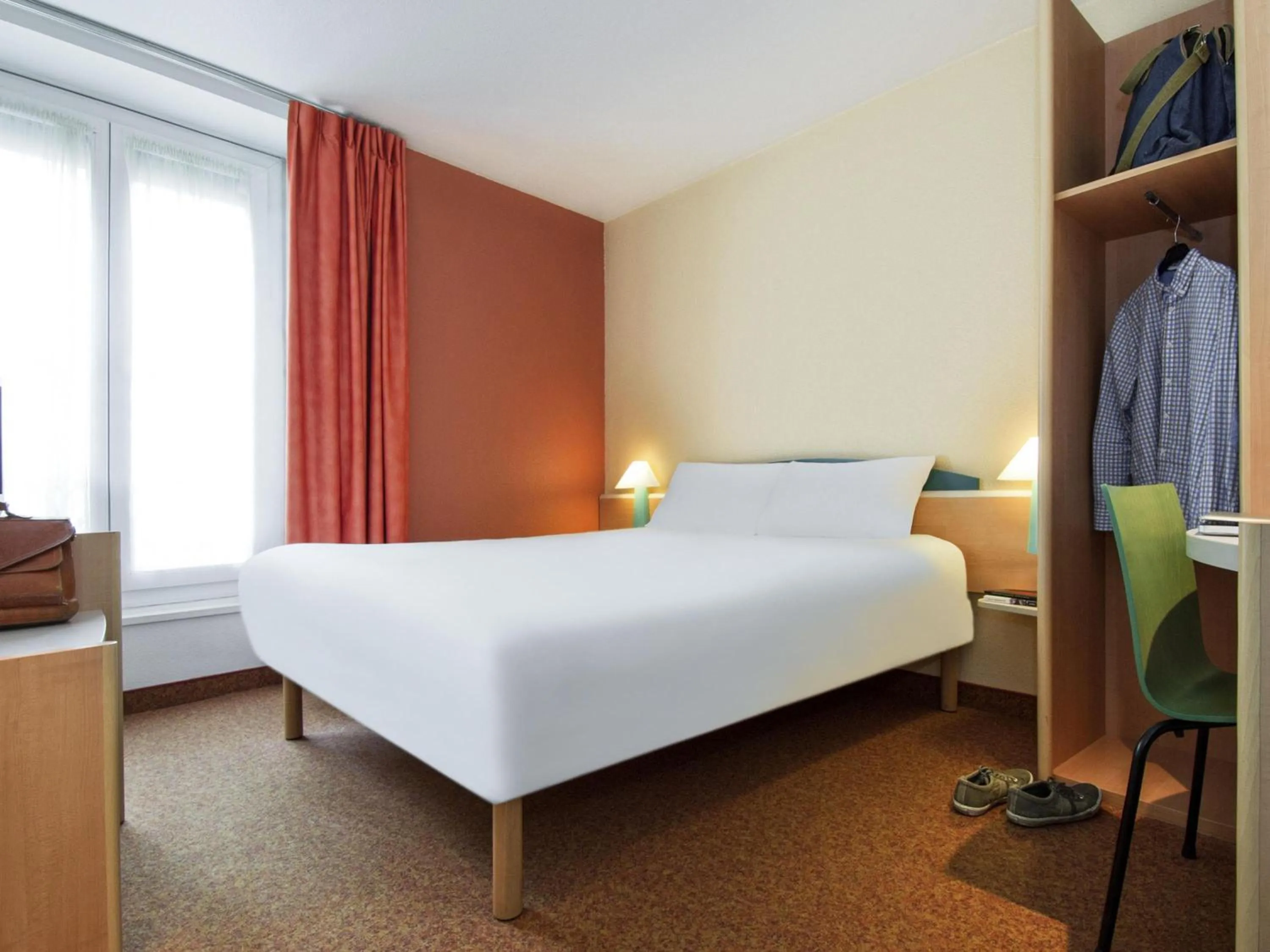 Bedroom, Bed in ibis Blois Centre Château