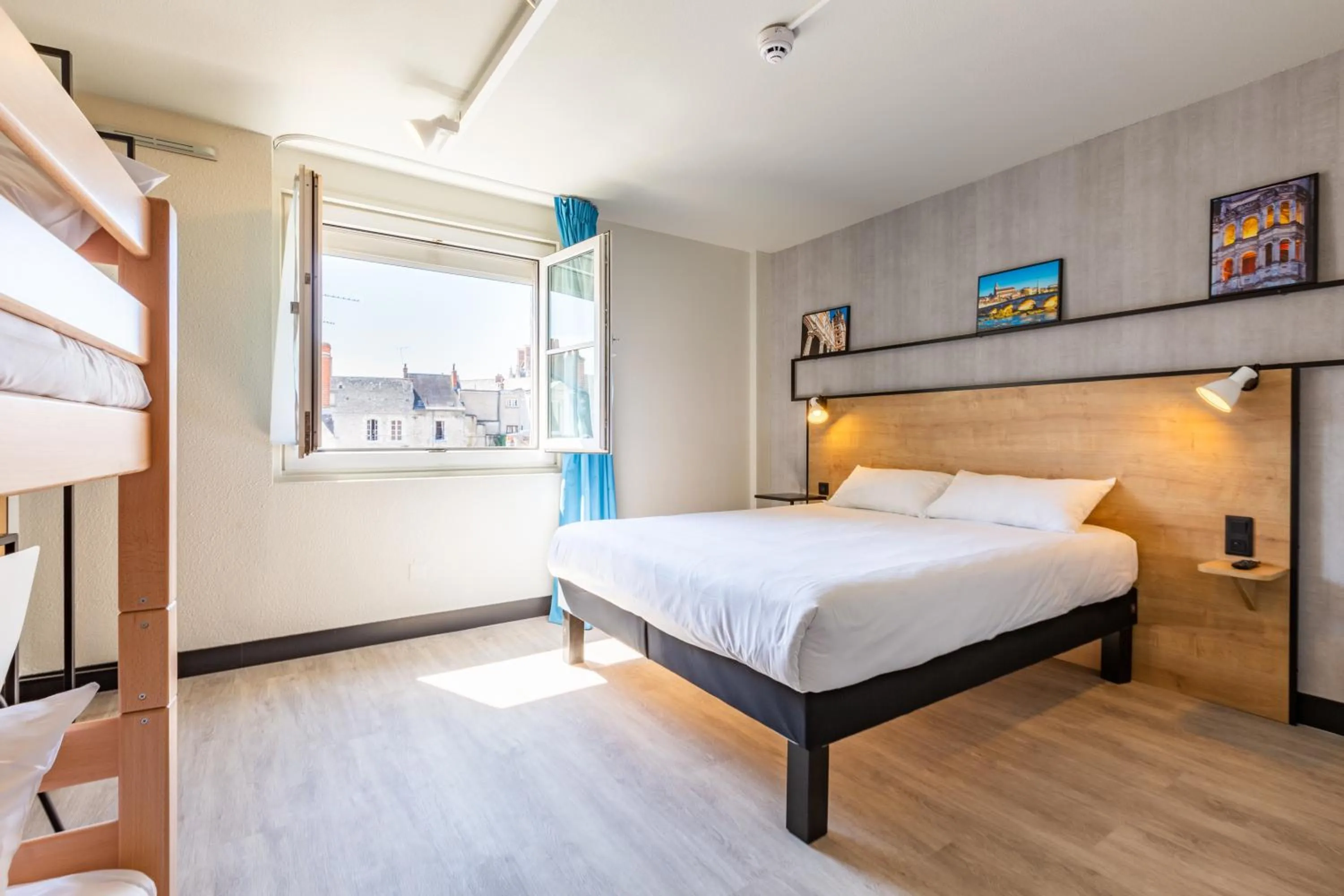 Bedroom, Bed in ibis Blois Centre Château