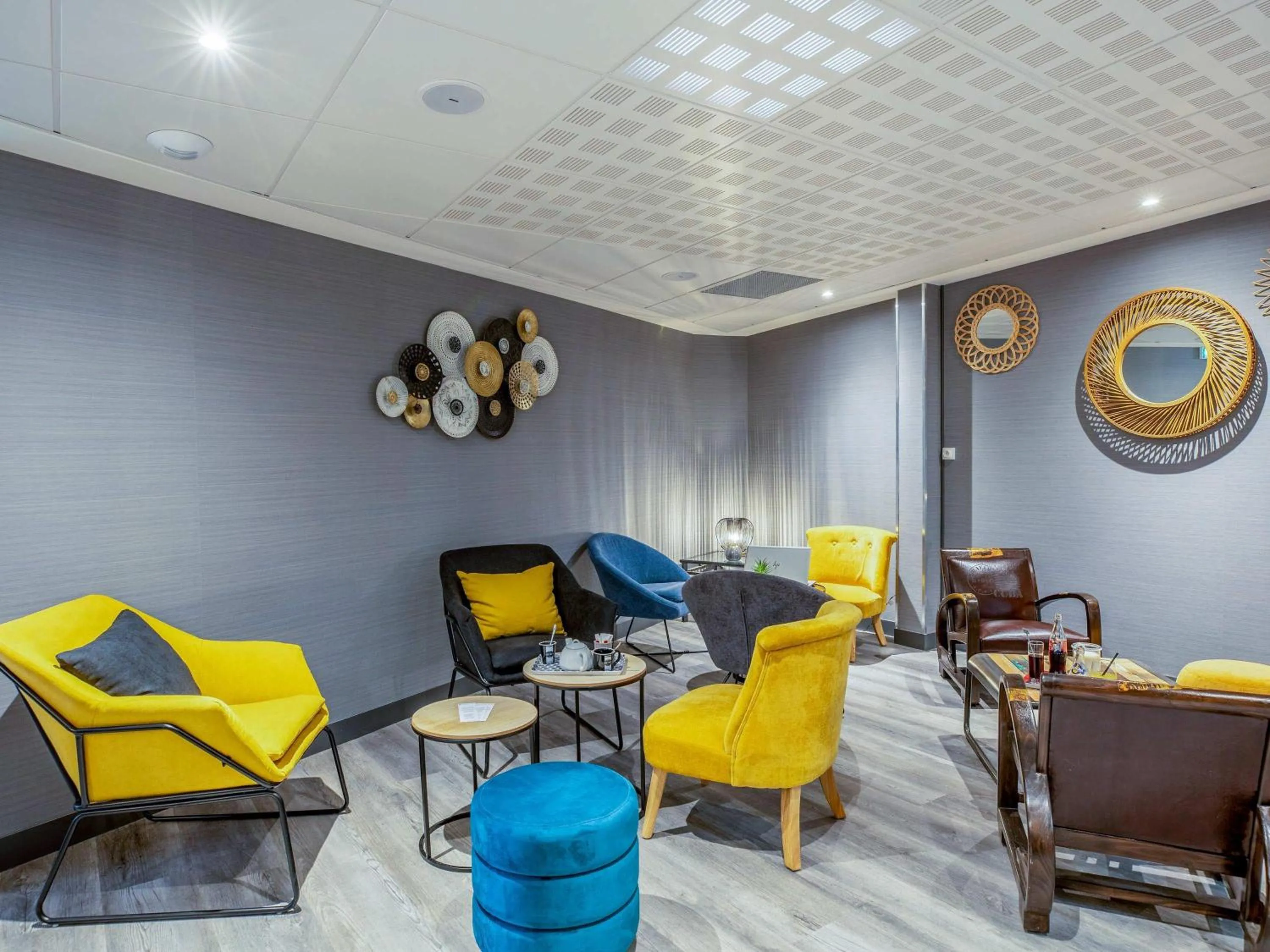 Lounge or bar in ibis Blois Centre Château