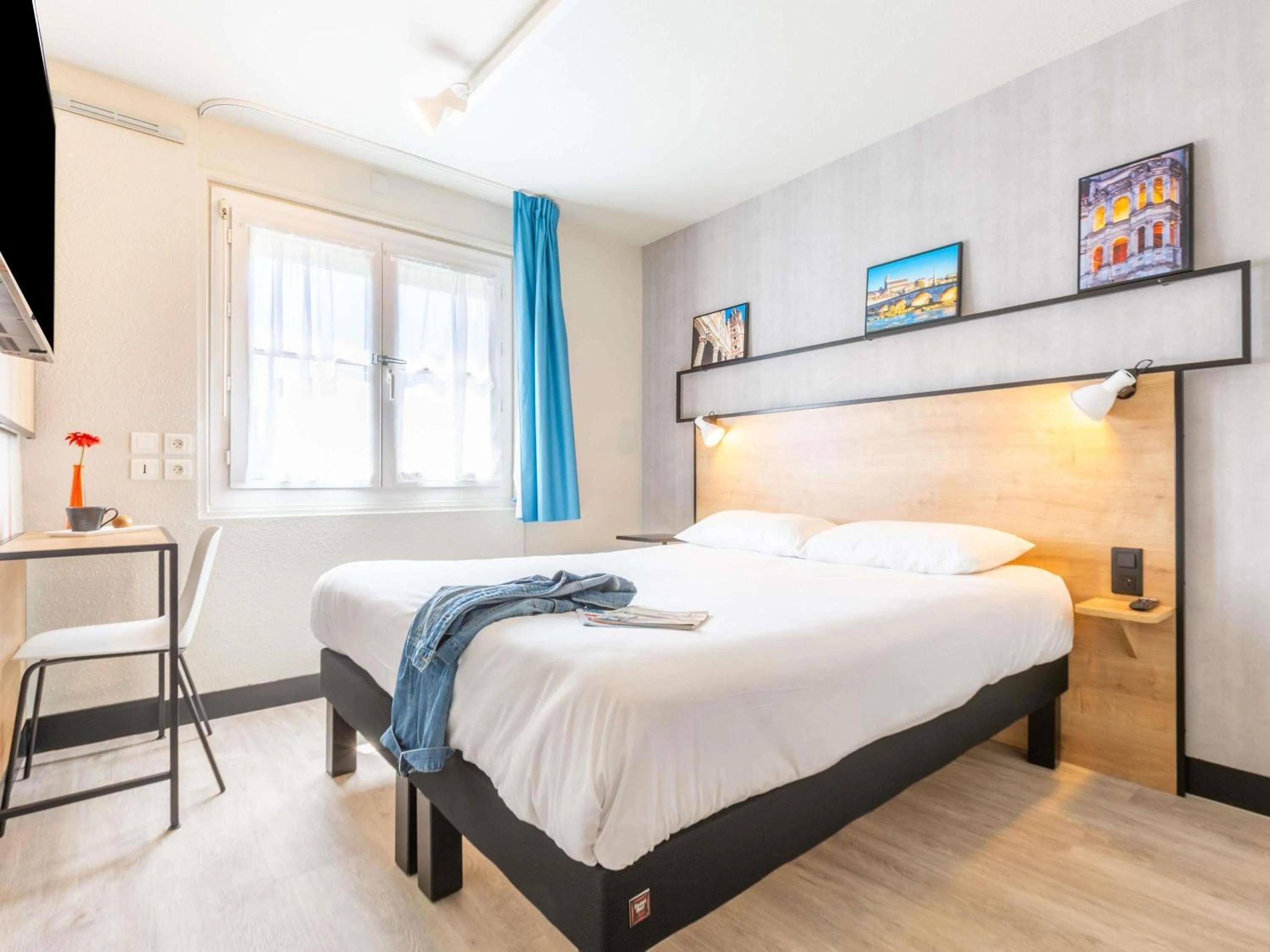 Bedroom, Bed in ibis Blois Centre Château