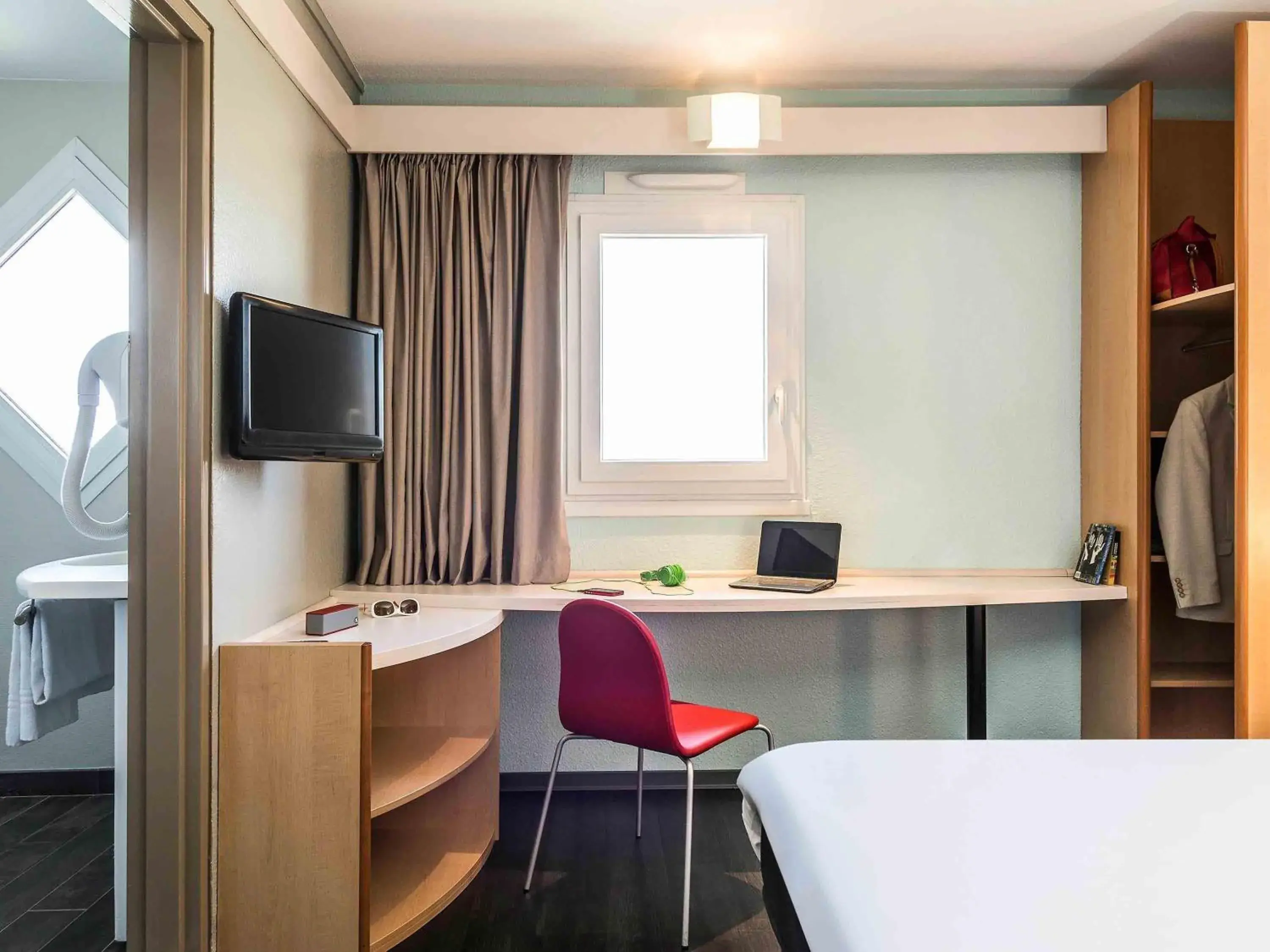 Superior Room - single occupancy in ibis Thonon Centre Superior Room - single occupancy in ibis Thonon Centre