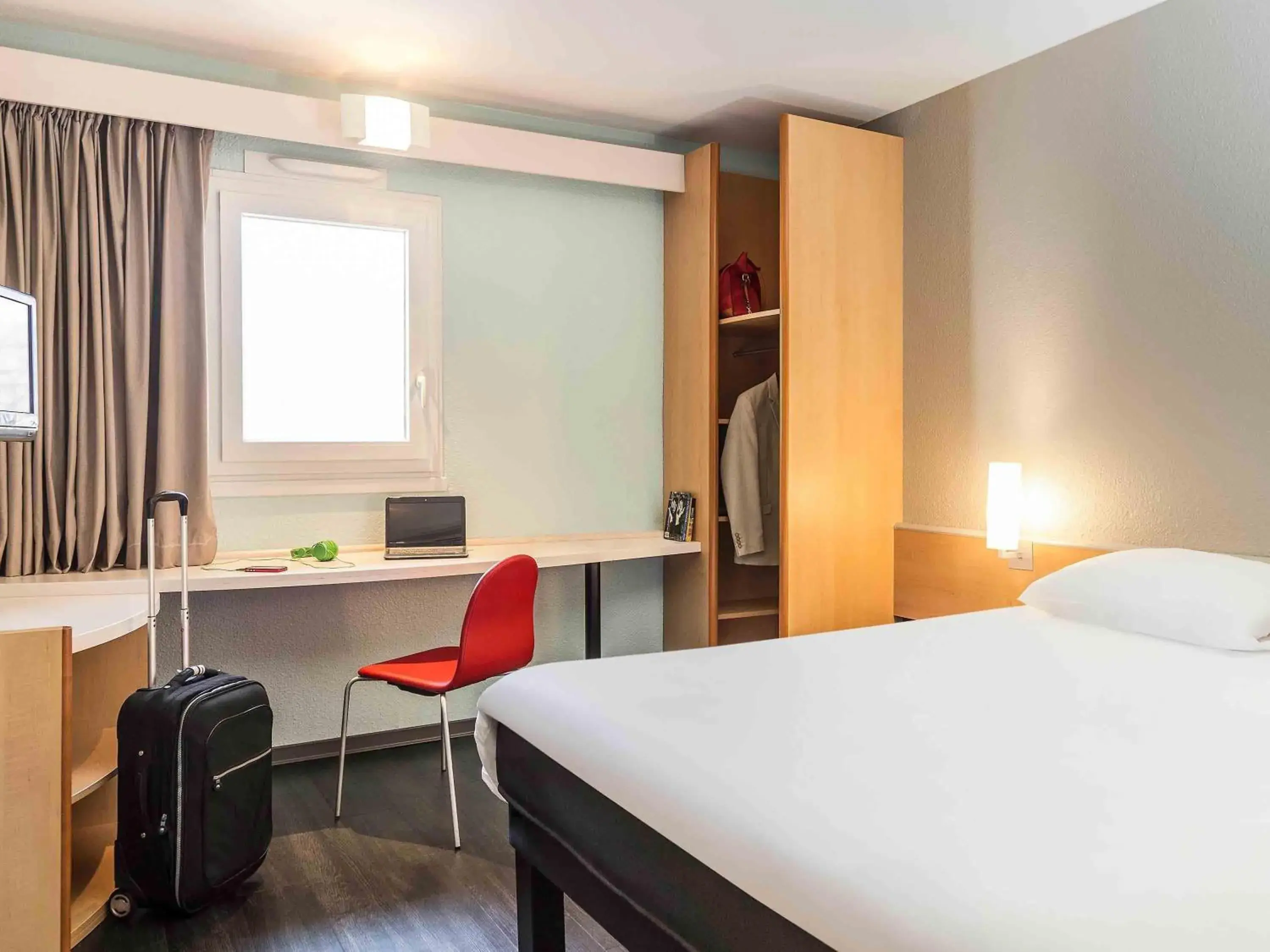 Double Room - single occupancy in ibis Thonon Centre Double Room - single occupancy in ibis Thonon Centre