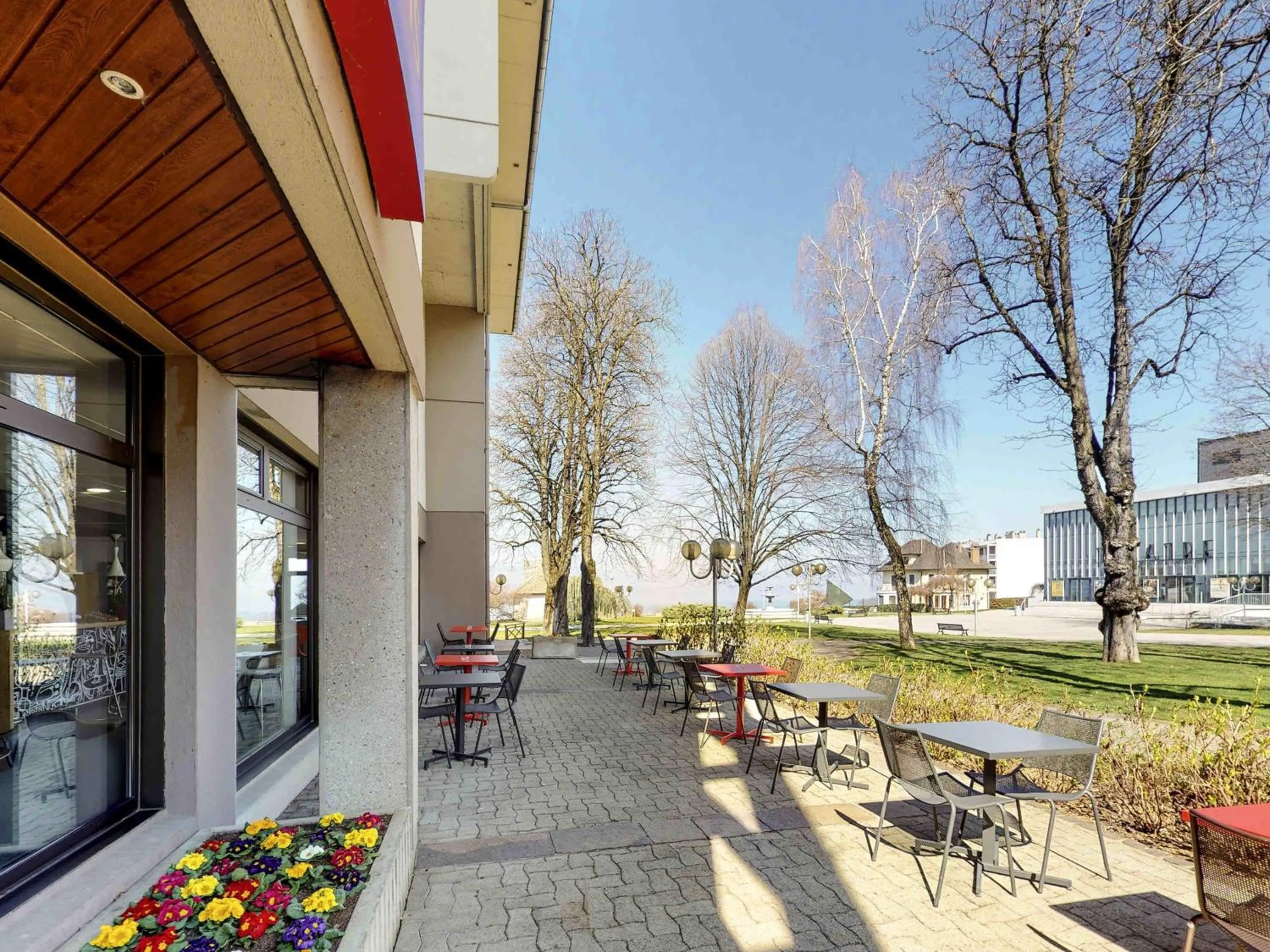 Restaurant/places to eat in ibis Thonon Centre