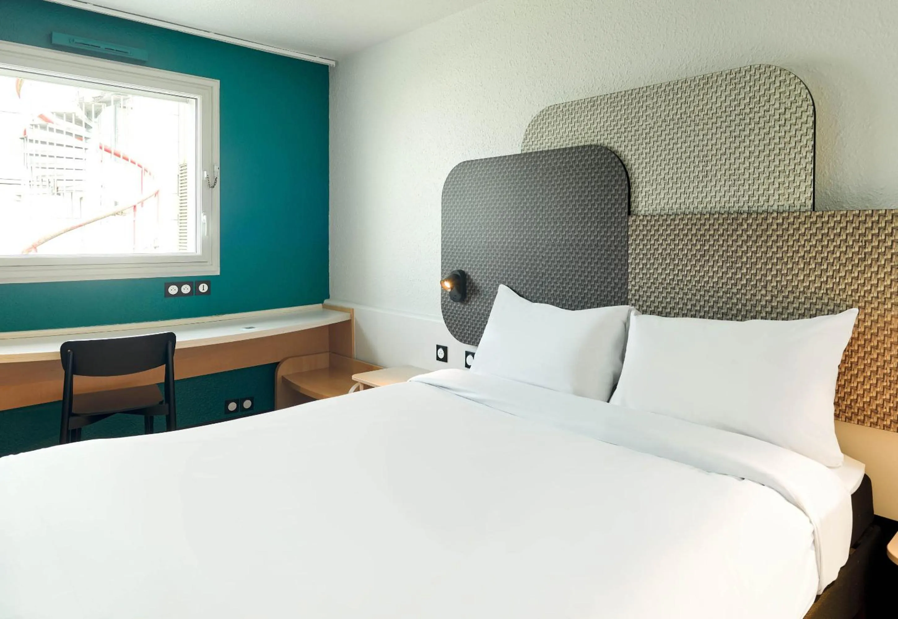 Bedroom, Bed in B&B HOTEL Versailles Le Chesnay