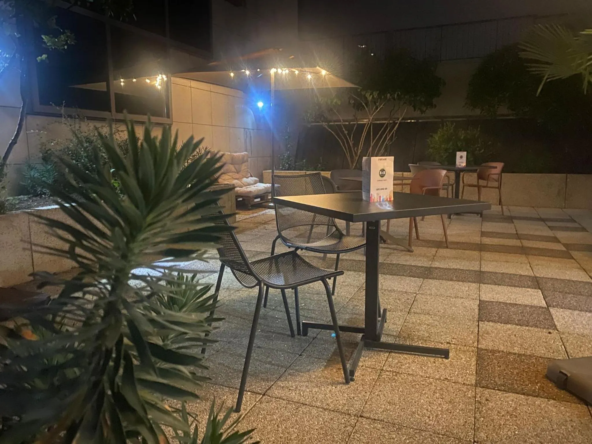 Patio in B&B HOTEL Versailles Le Chesnay