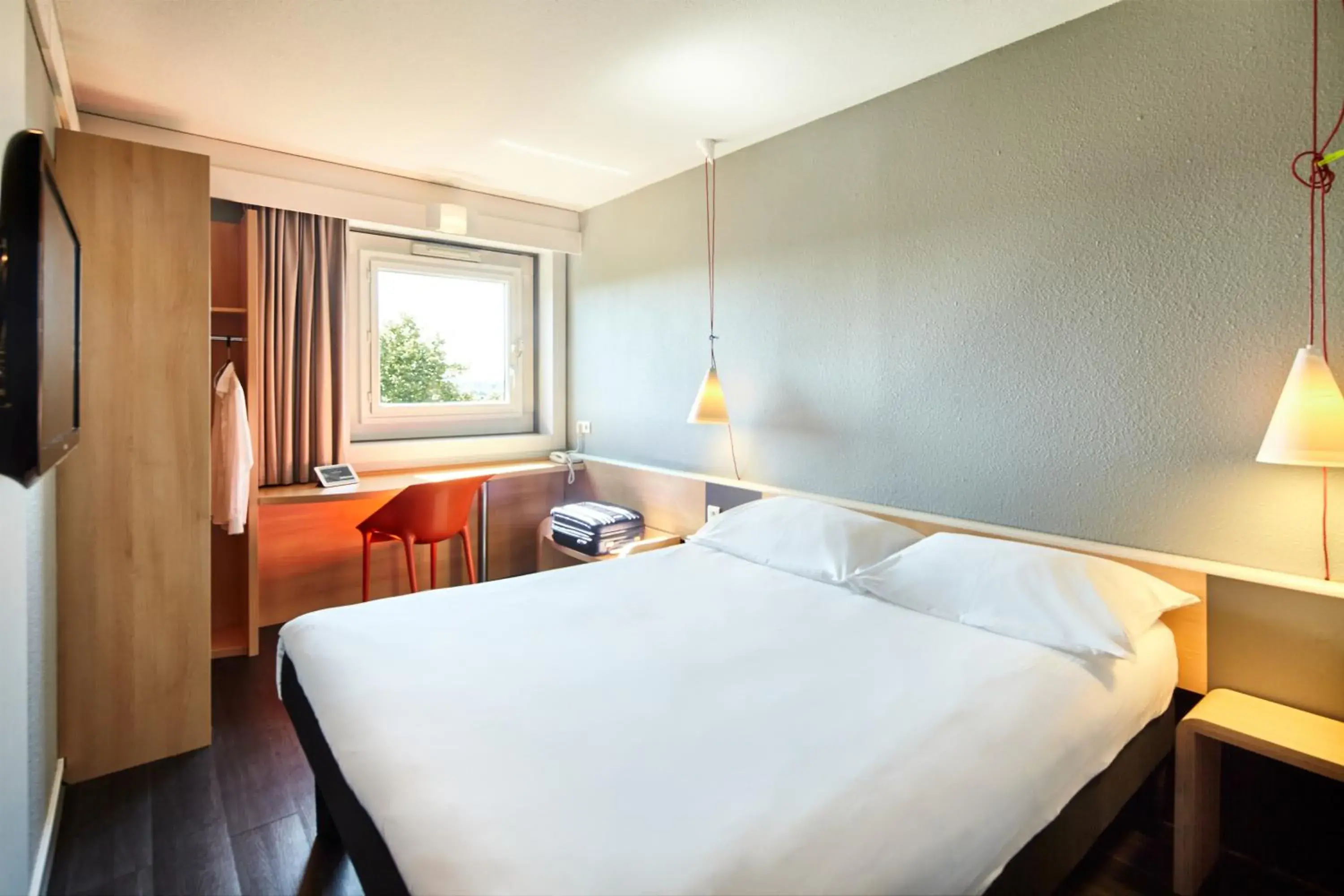 Double Room - Disability Access in B&B HOTEL Versailles Le Chesnay Double Room - Disability Access in B&B HOTEL Versailles Le Chesnay