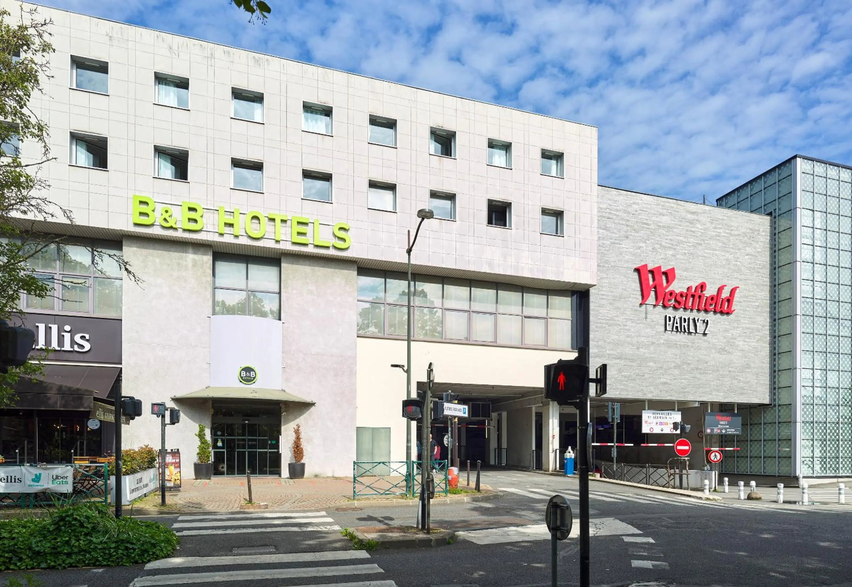 Property building in B&B HOTEL Versailles Le Chesnay