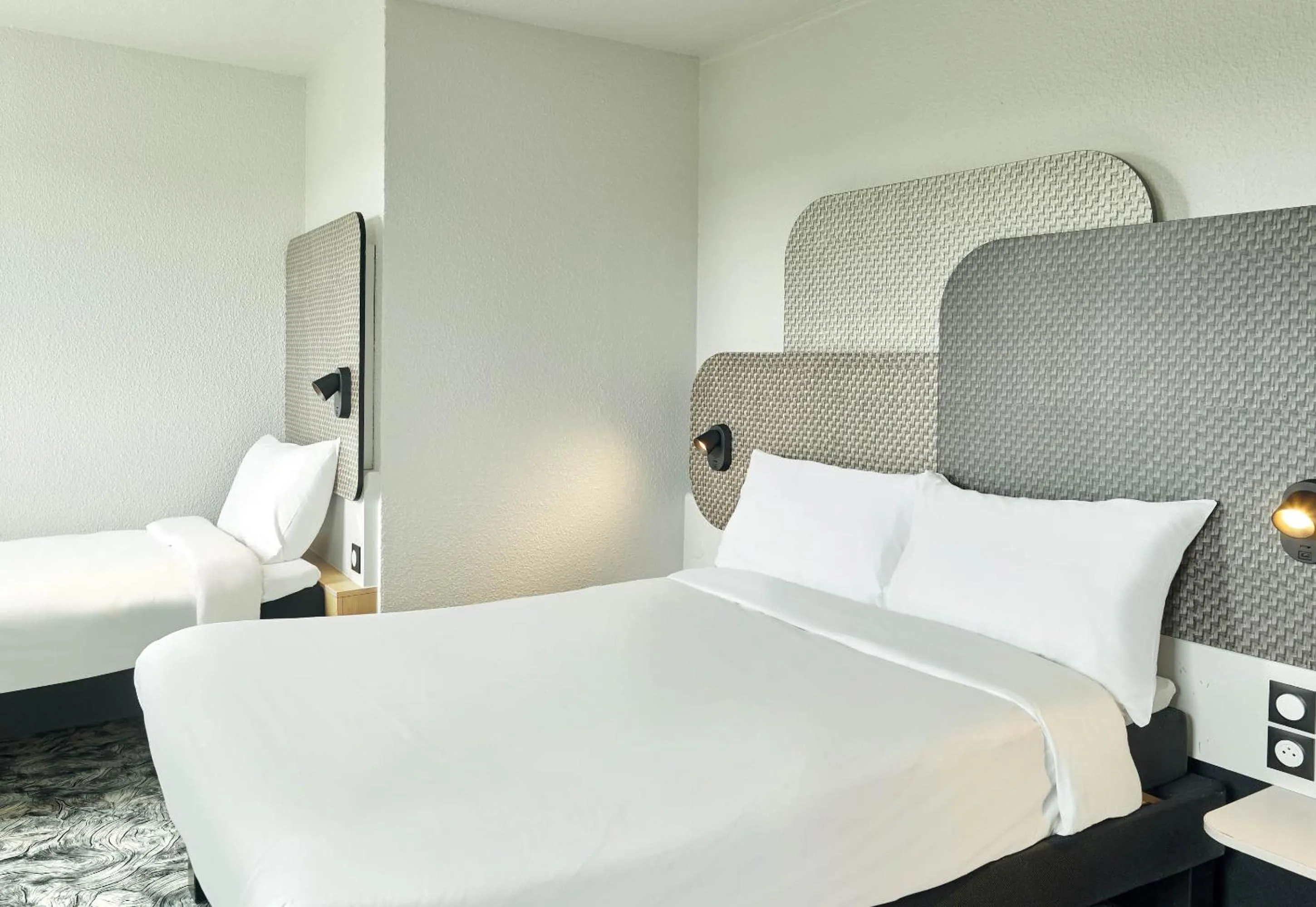 Bedroom, Bed in B&B HOTEL Versailles Le Chesnay