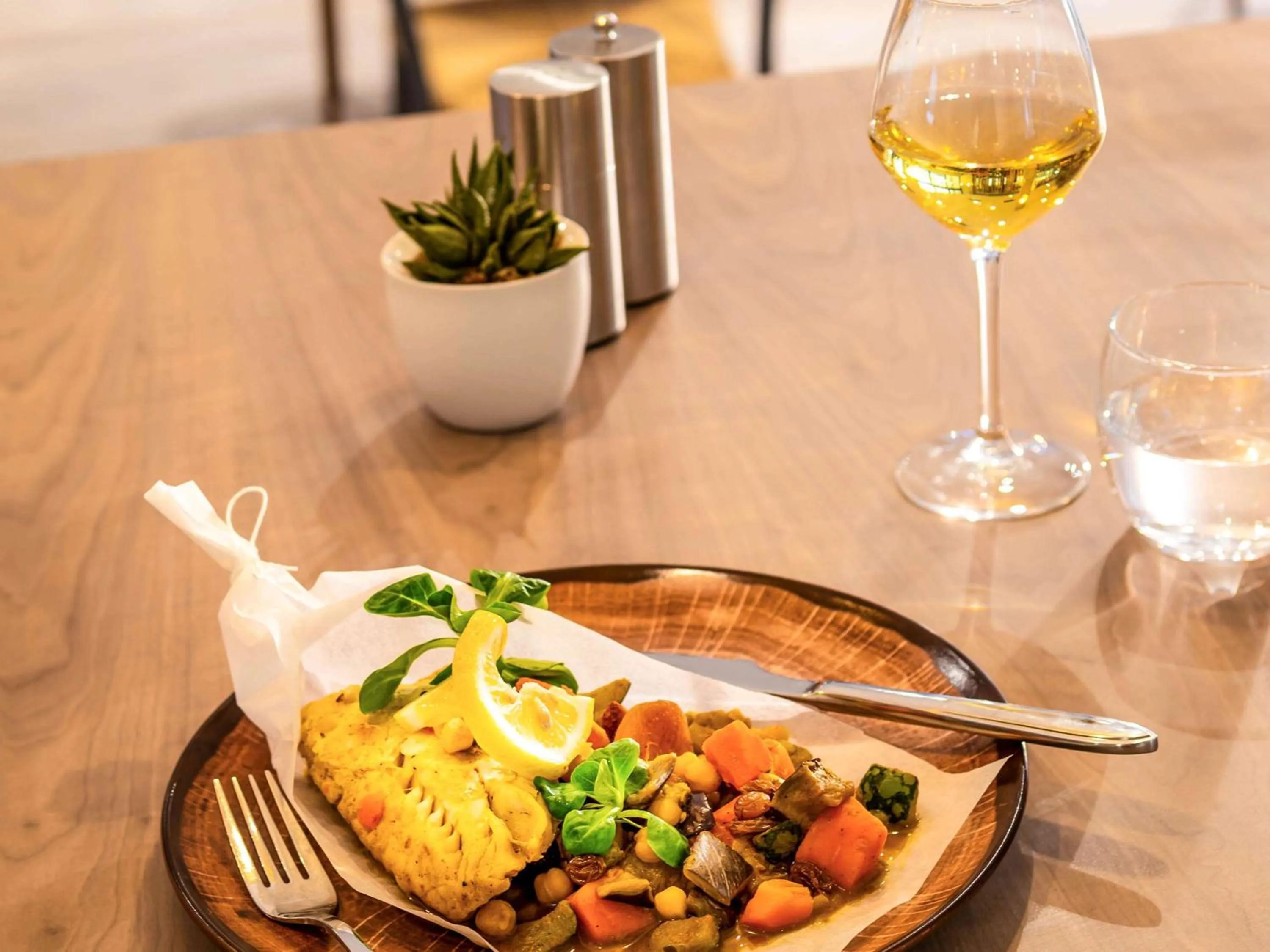 Restaurant/places to eat in ibis Paris Alesia Montparnasse