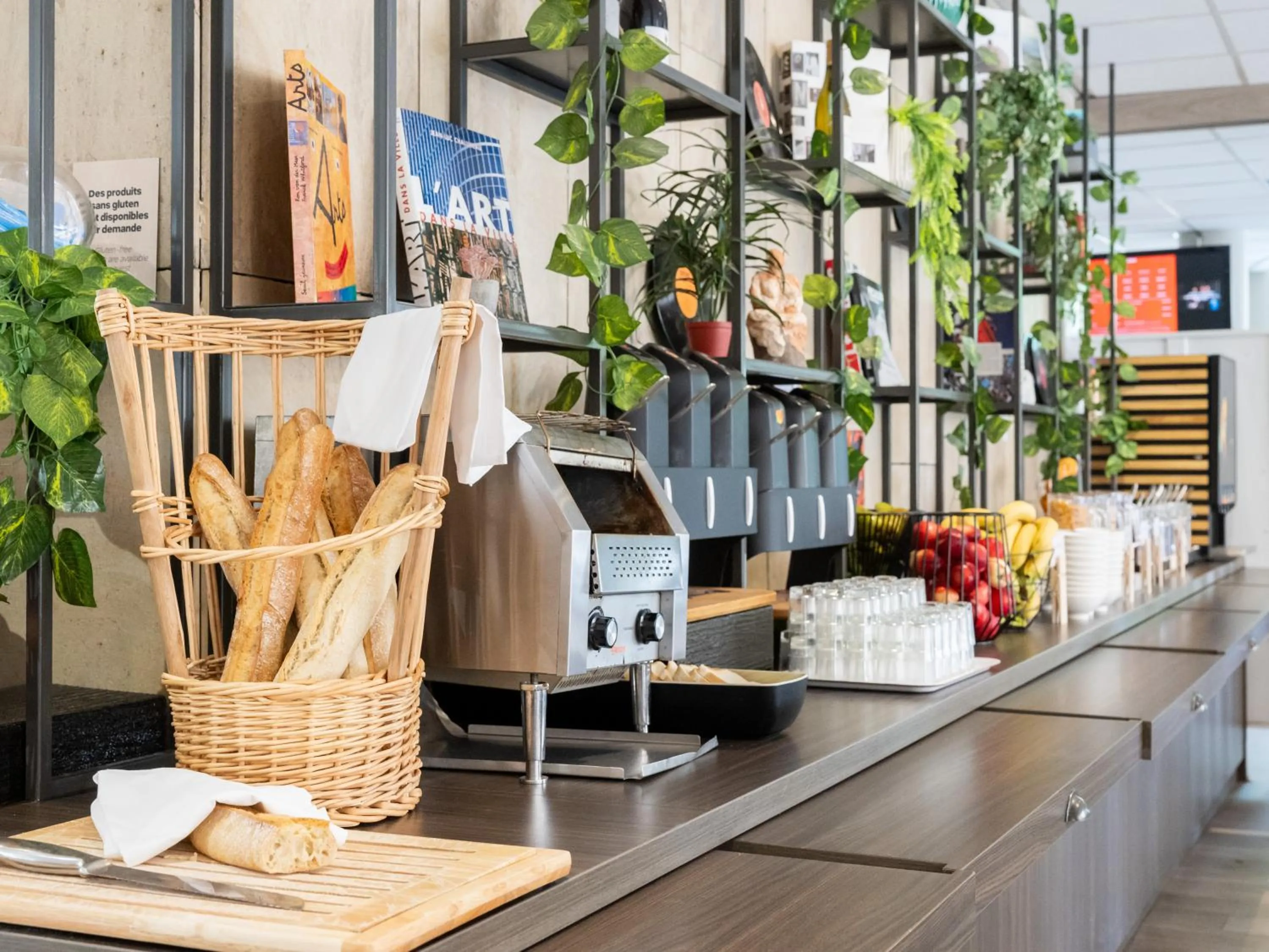 Buffet breakfast in ibis Paris Alesia Montparnasse