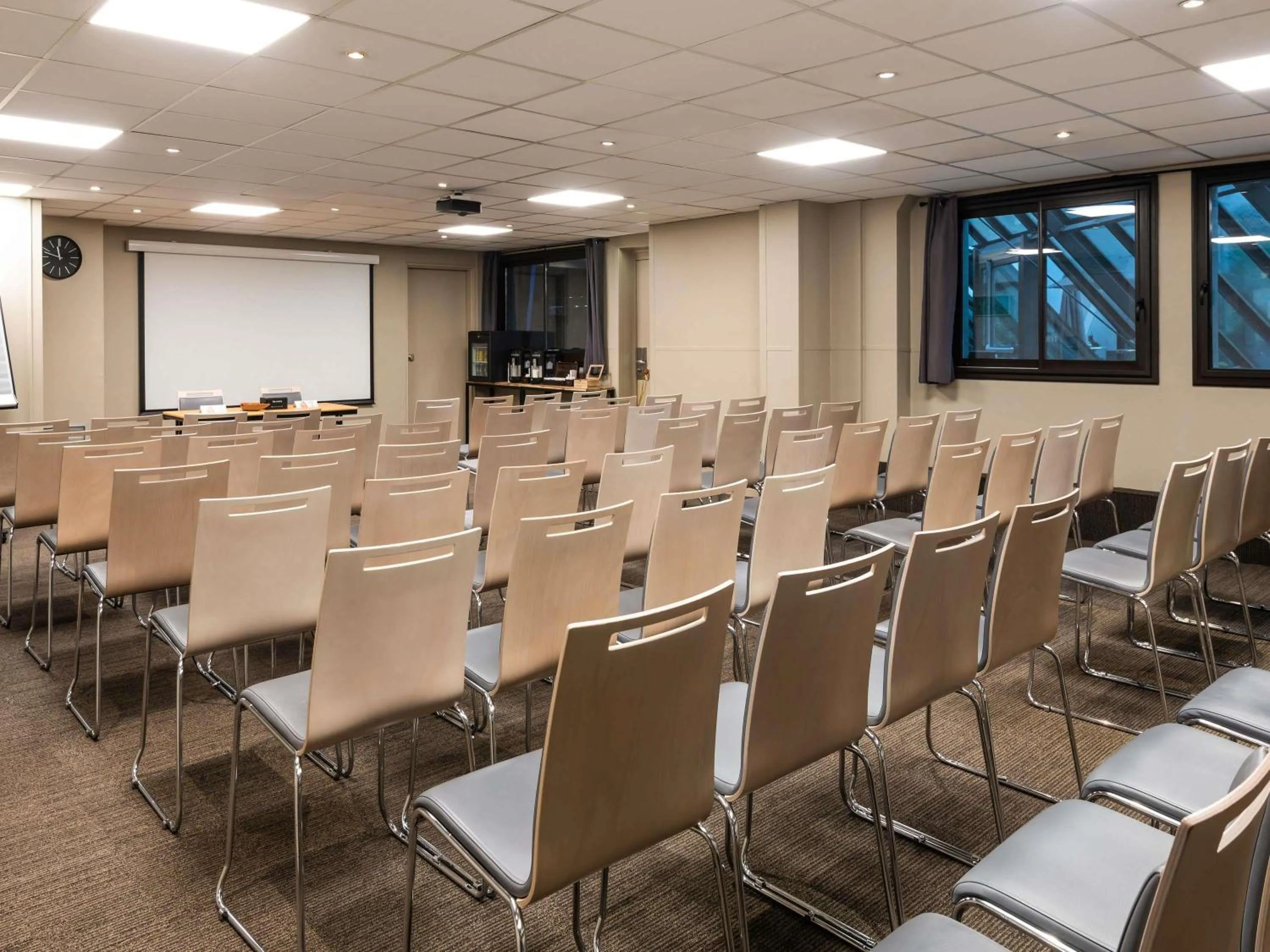 Meeting/conference room in ibis Paris Alesia Montparnasse