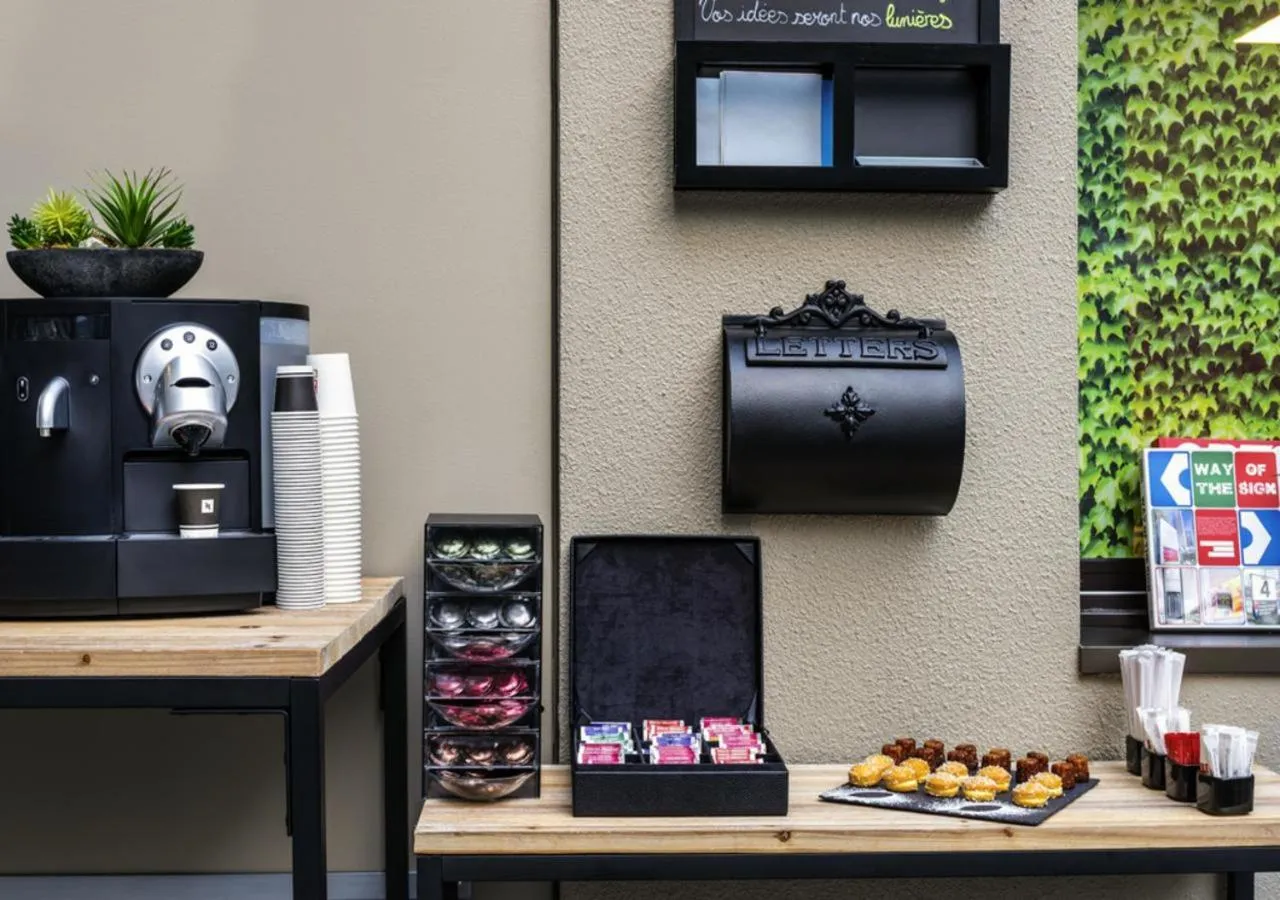 Coffee/tea facilities in ibis Paris Alesia Montparnasse