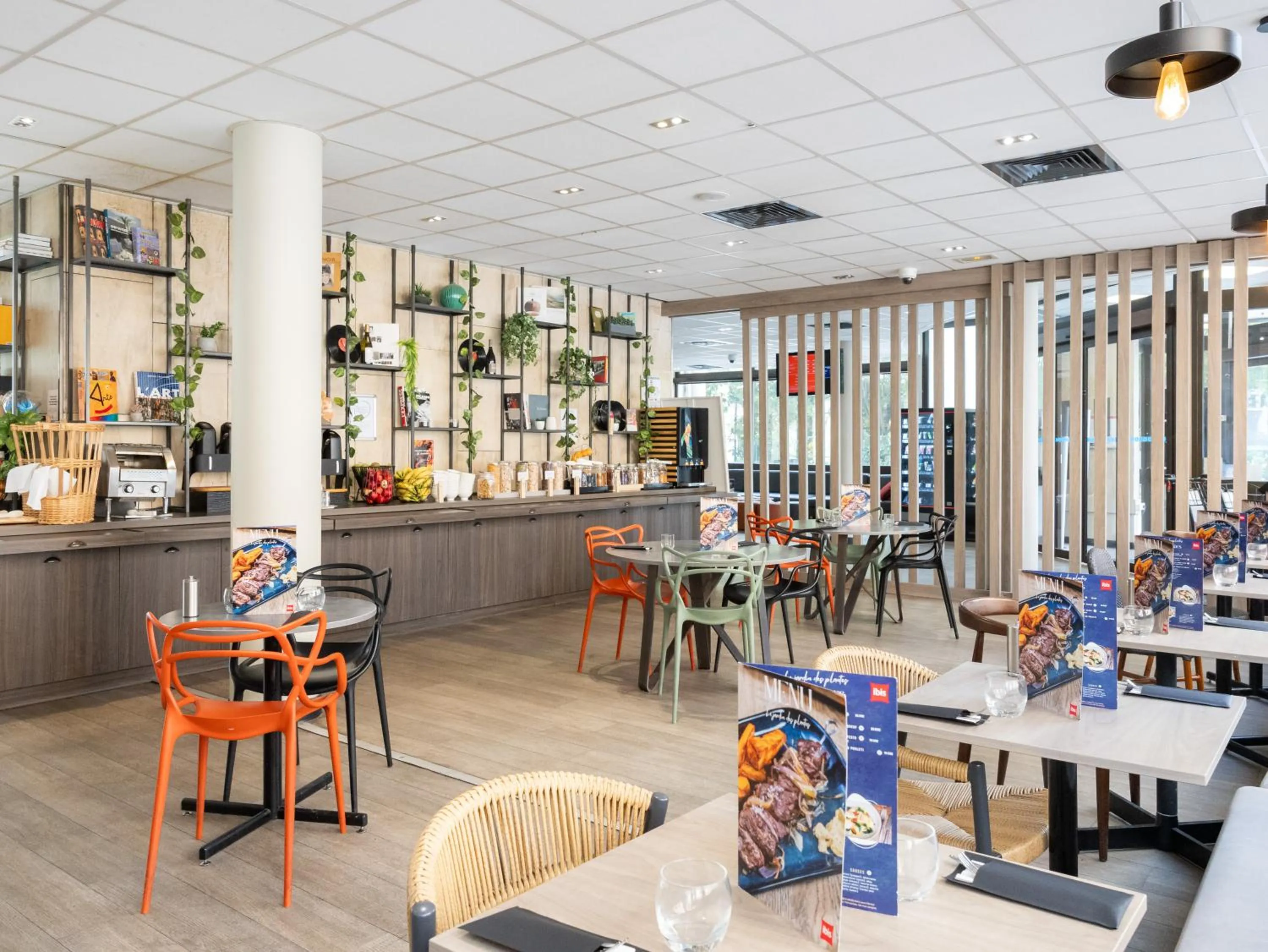 Restaurant/places to eat in ibis Paris Alesia Montparnasse