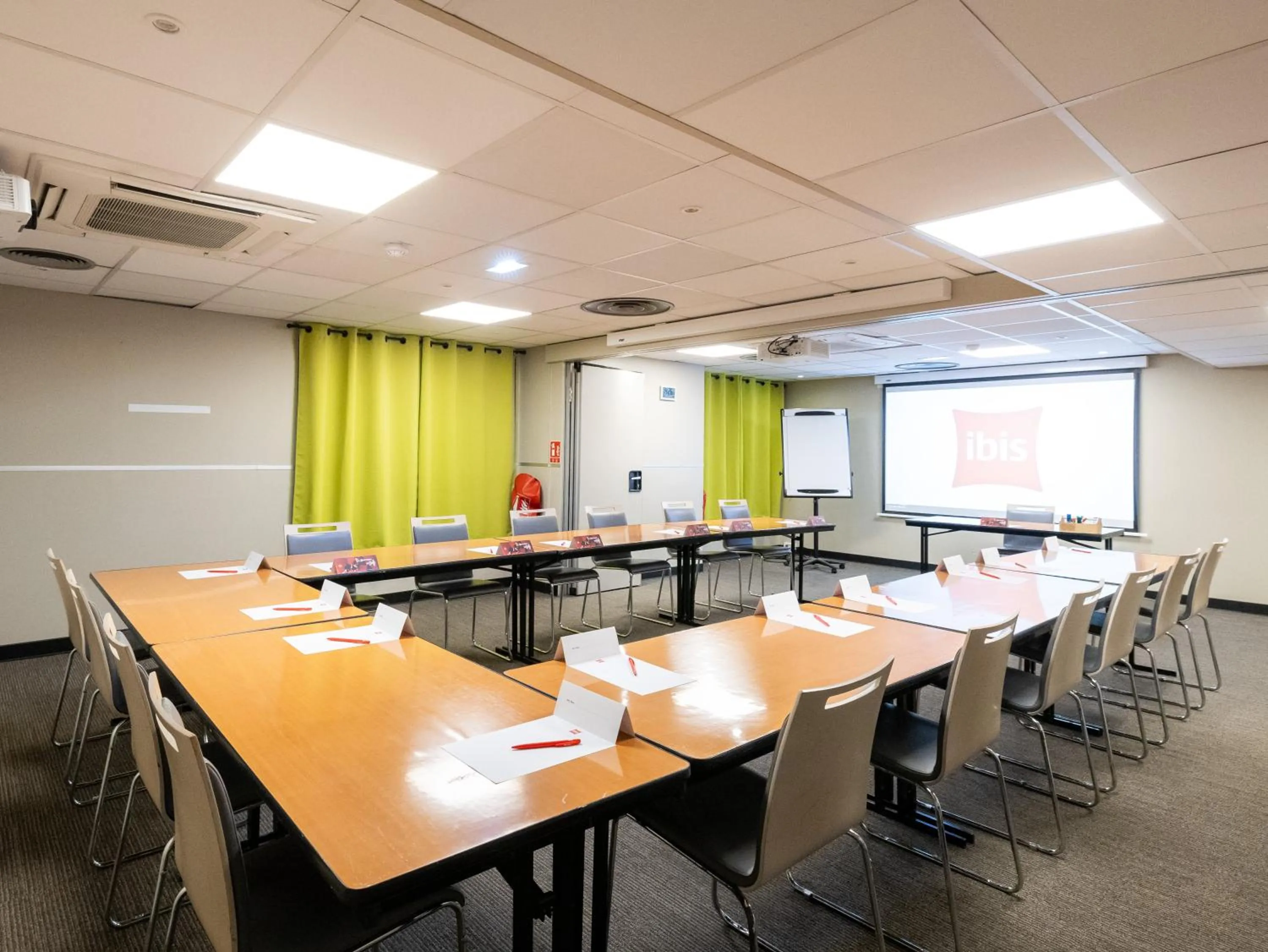 Meeting/conference room in ibis Paris Alesia Montparnasse