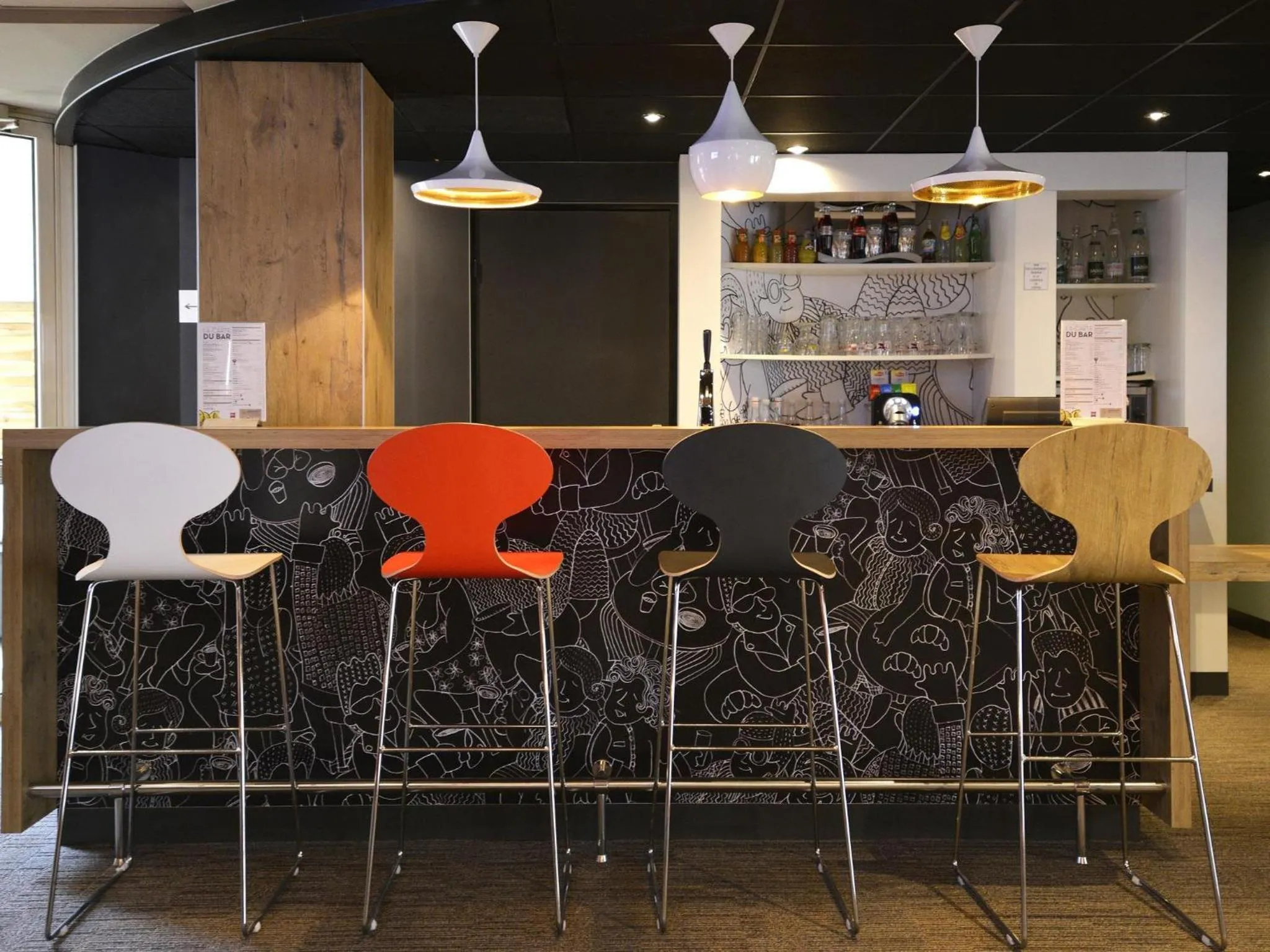 Lounge or bar in ibis Château de Fontainebleau