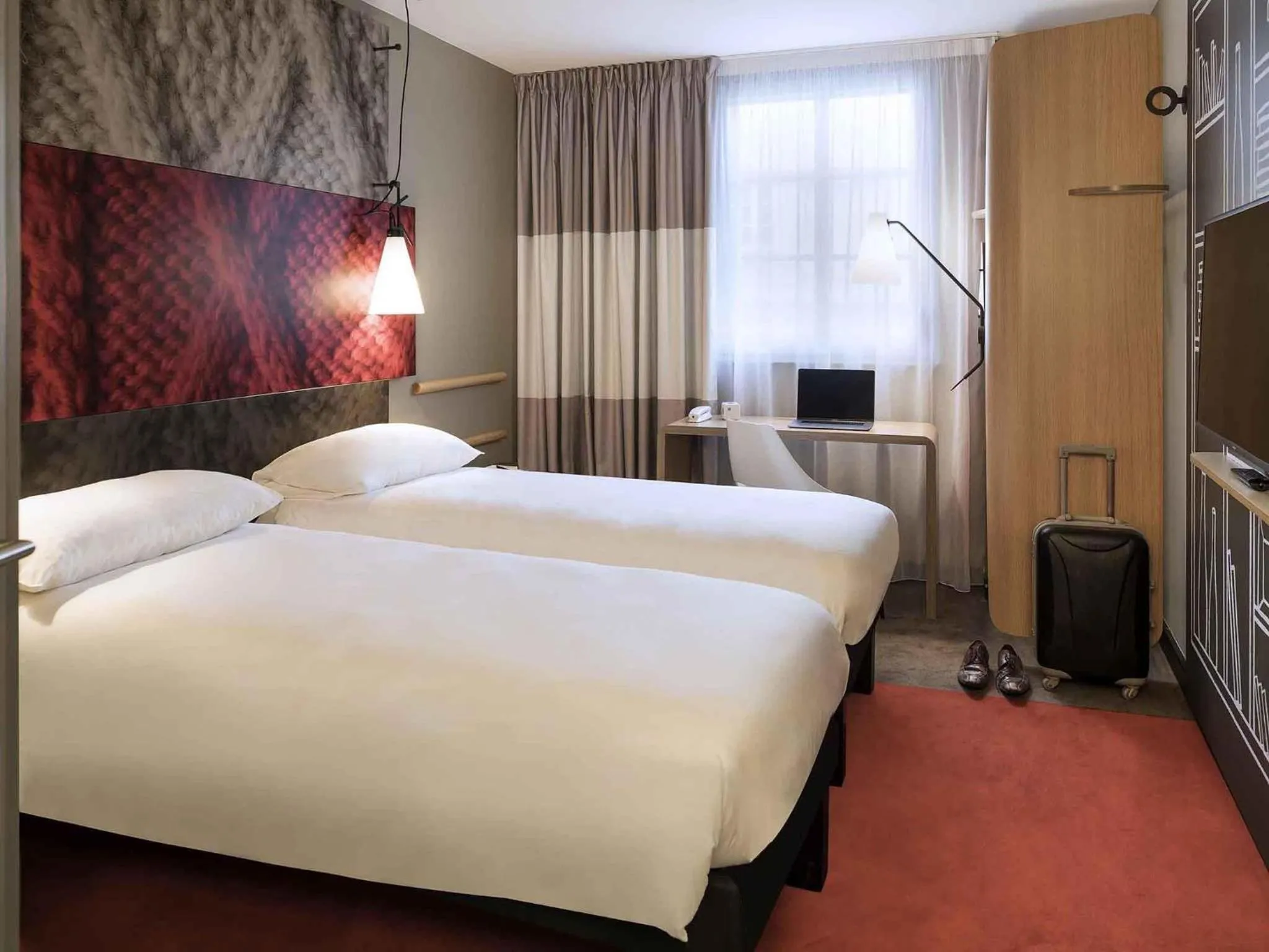 Bedroom, Bed in ibis Château de Fontainebleau