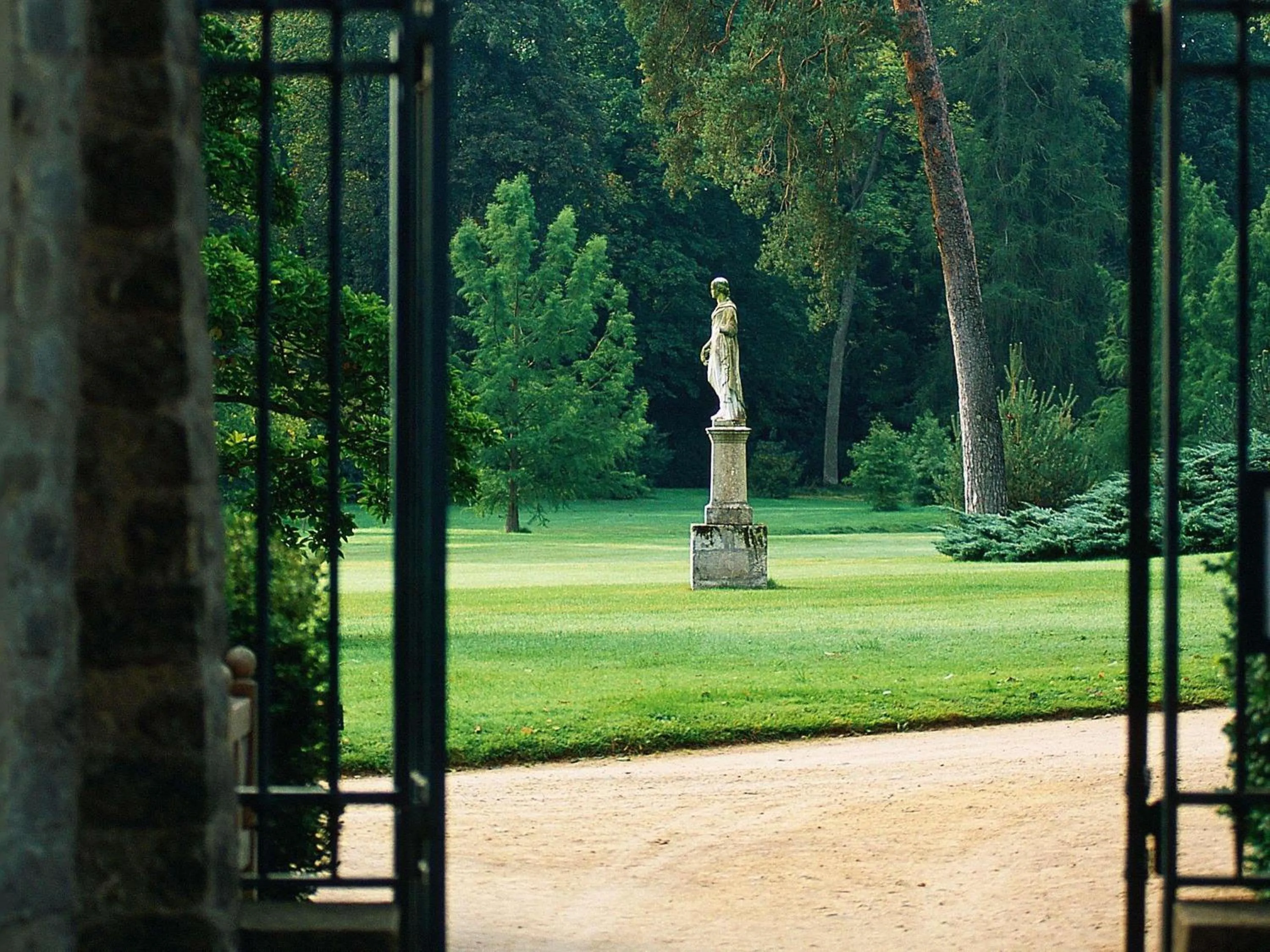 Property building in ibis Château de Fontainebleau