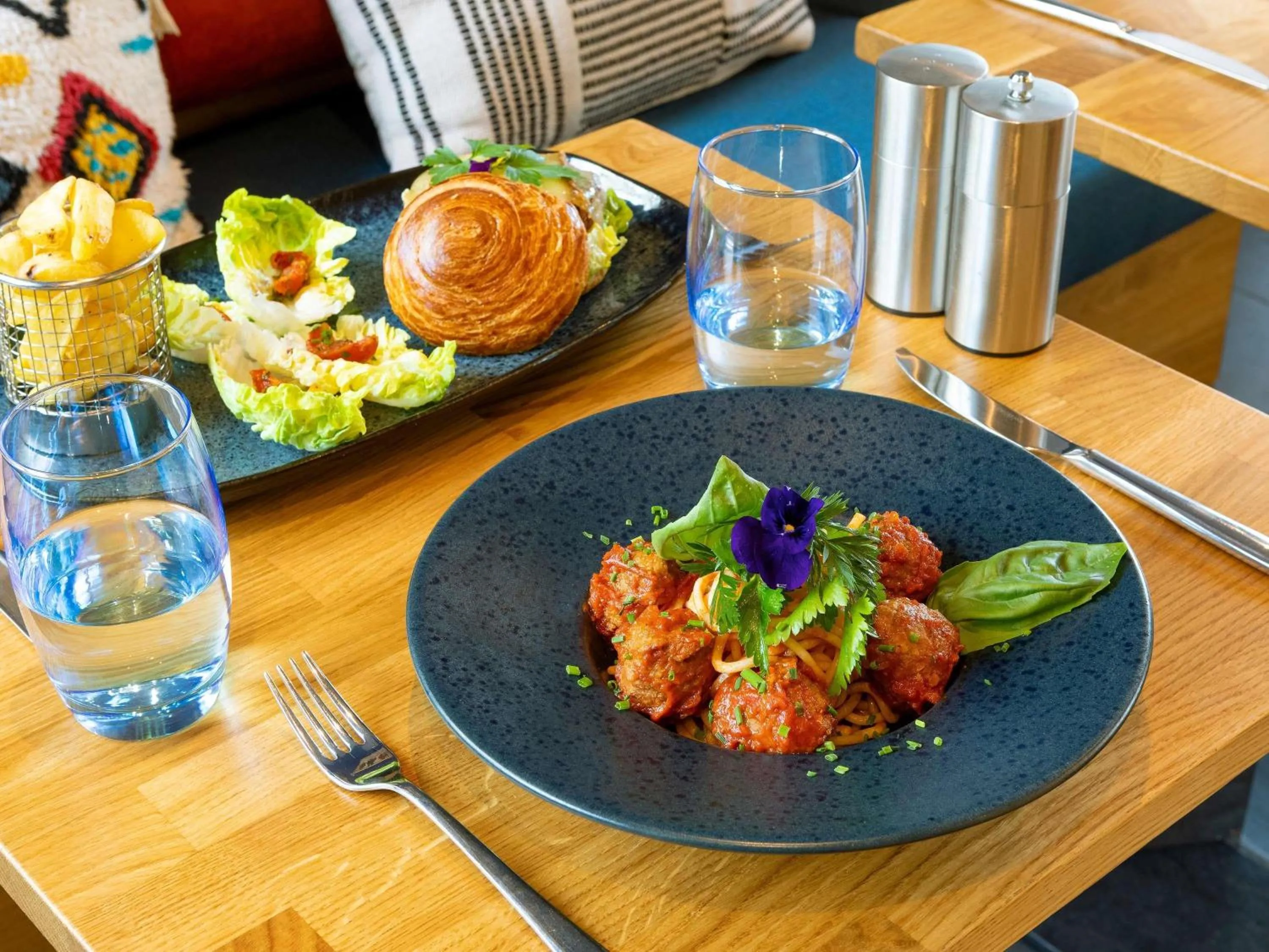 Restaurant/places to eat in ibis Paris La Villette Cité des Sciences 19ème