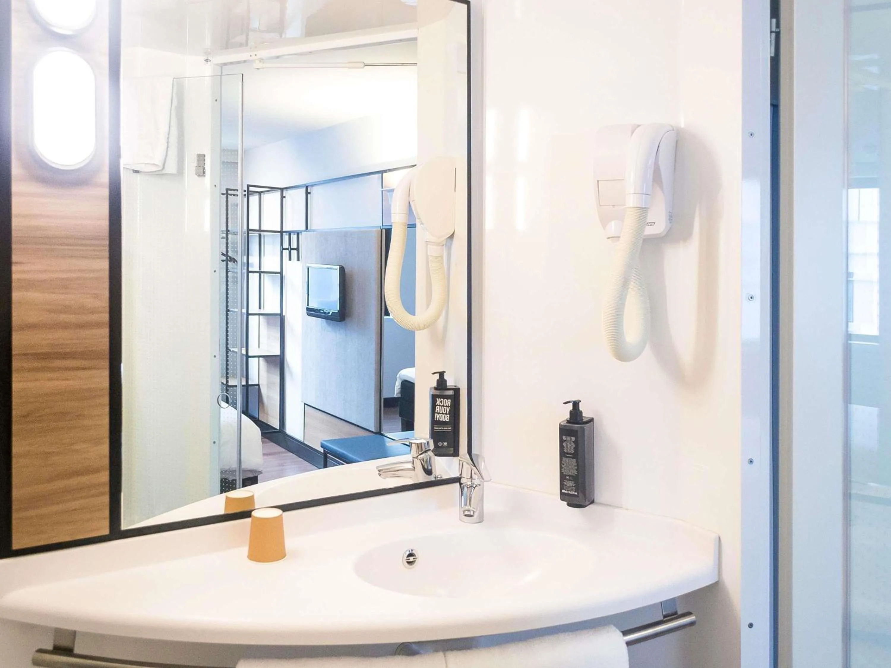 Bedroom in ibis Paris CDG Airport