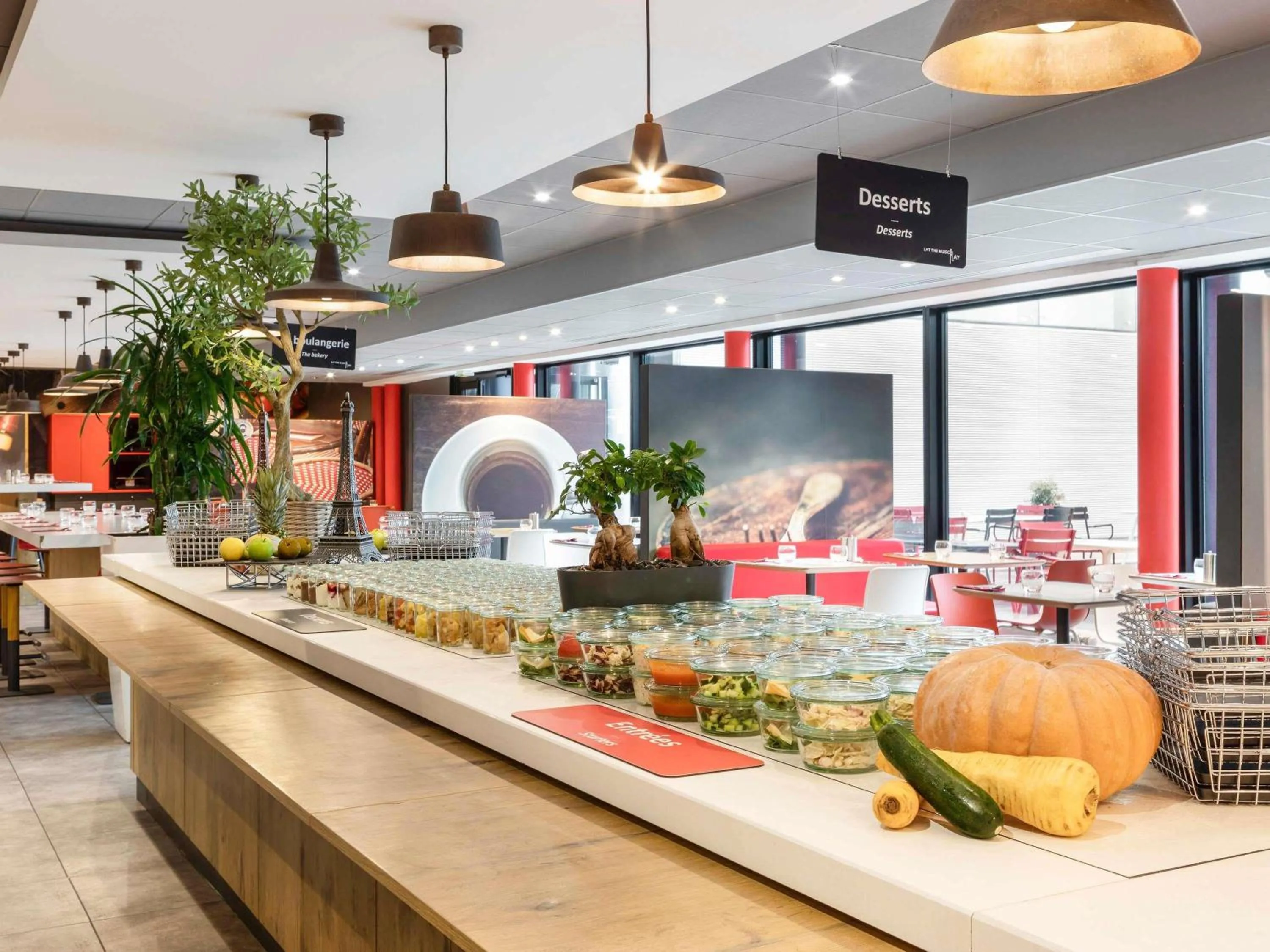 Restaurant/places to eat in ibis Paris CDG Airport