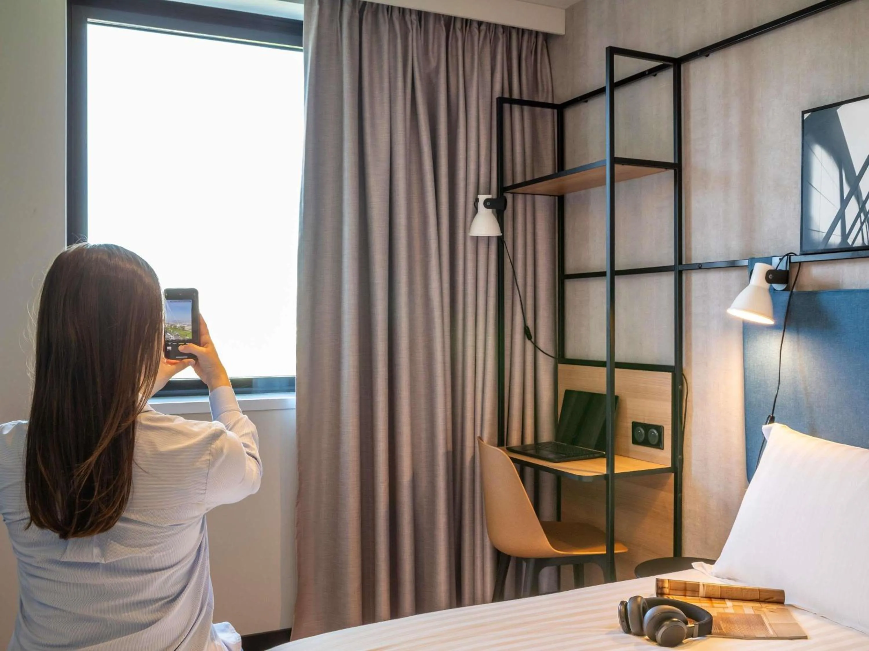 Bed in ibis Paris CDG Airport